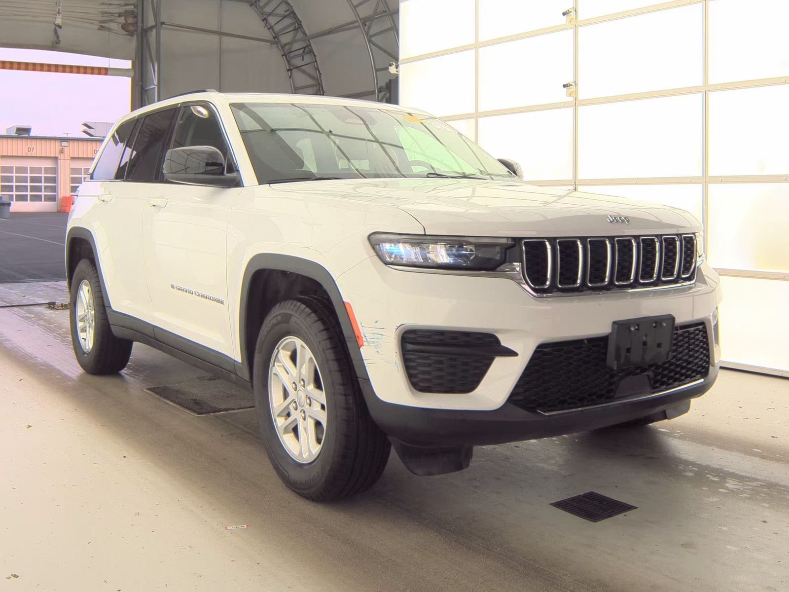 2023 Jeep Grand Cherokee Laredo AWD