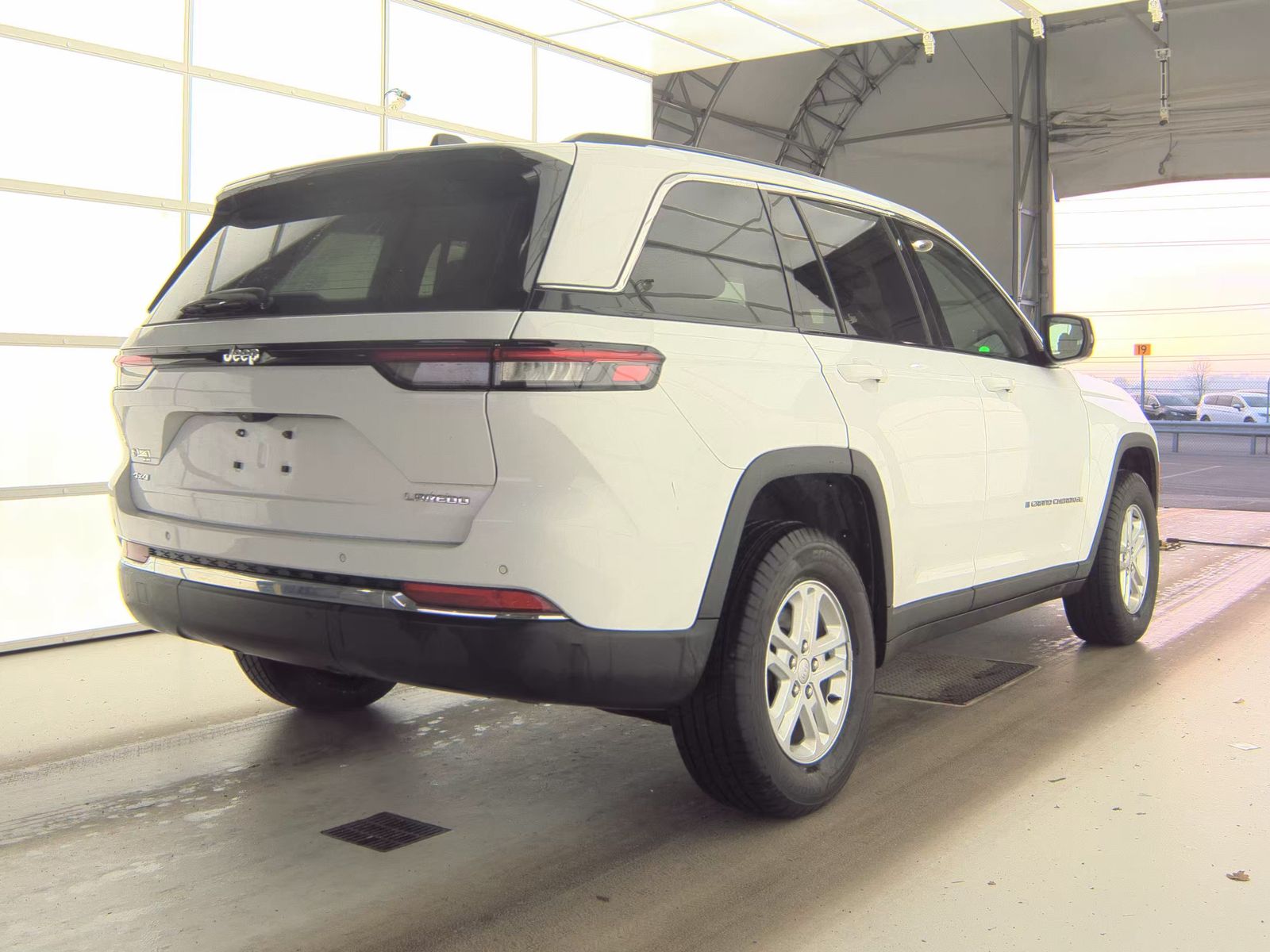 2023 Jeep Grand Cherokee Laredo AWD