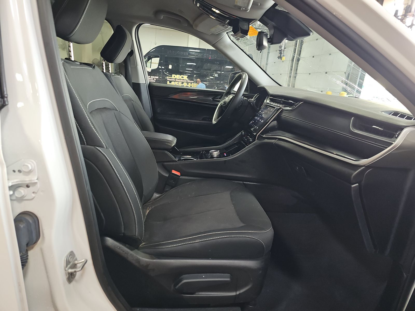 2023 Jeep Grand Cherokee Laredo AWD