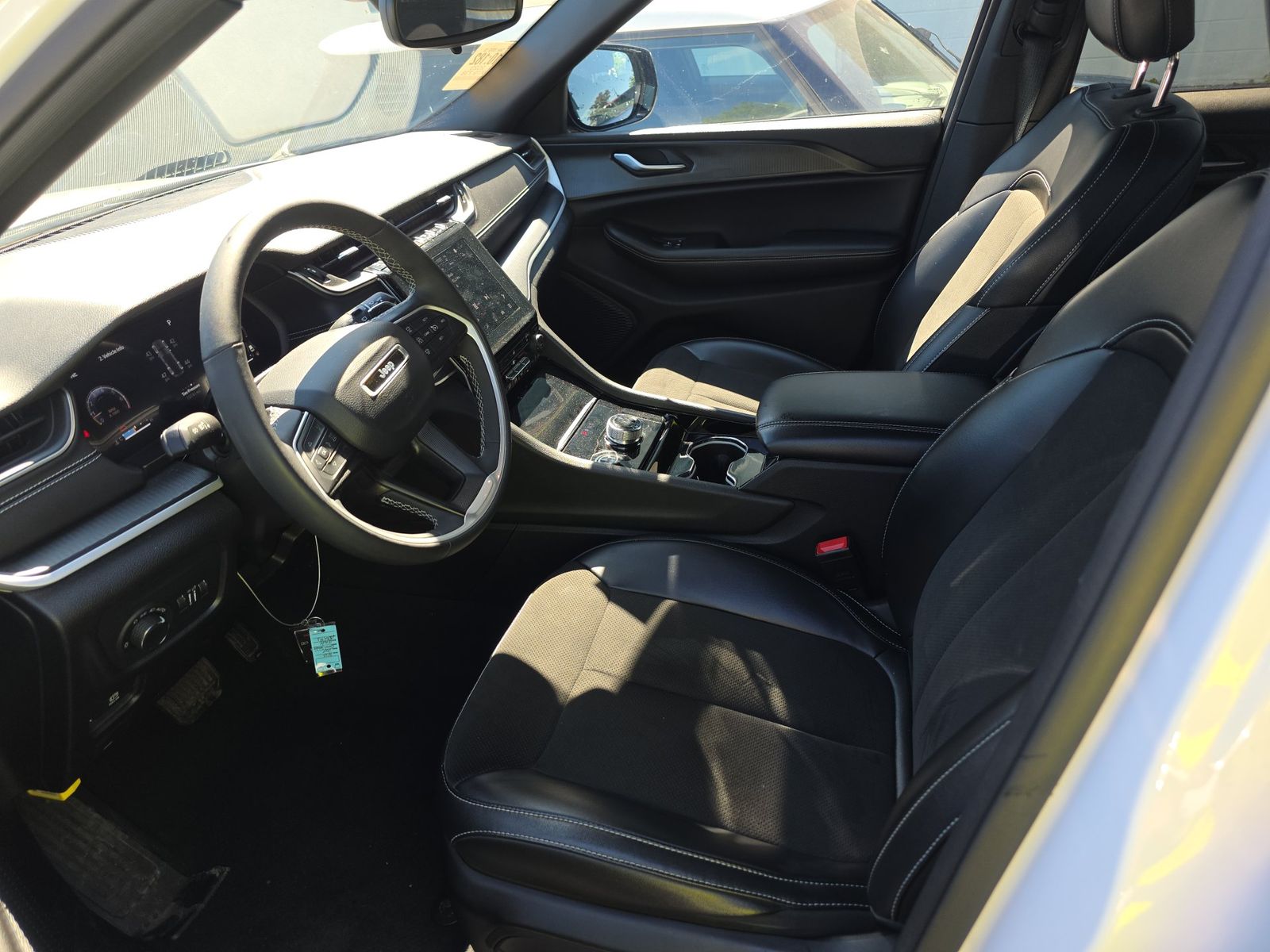 2023 Jeep Grand Cherokee Altitude AWD