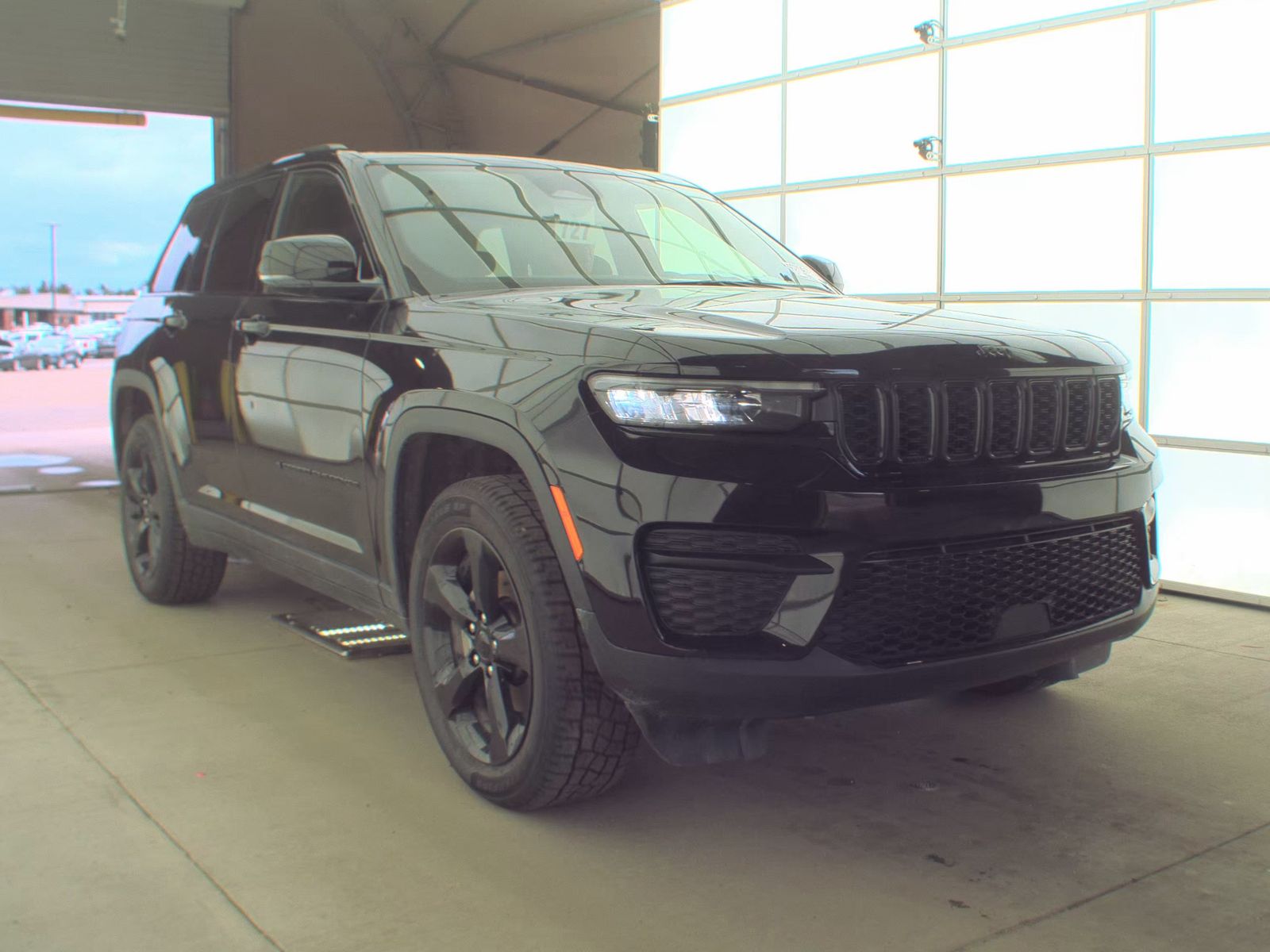2023 Jeep Grand Cherokee Altitude AWD