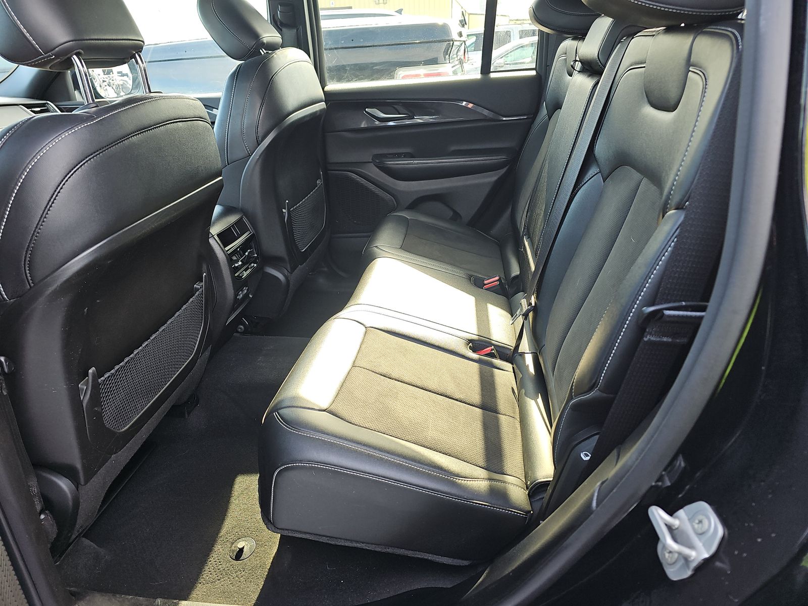 2023 Jeep Grand Cherokee Altitude AWD