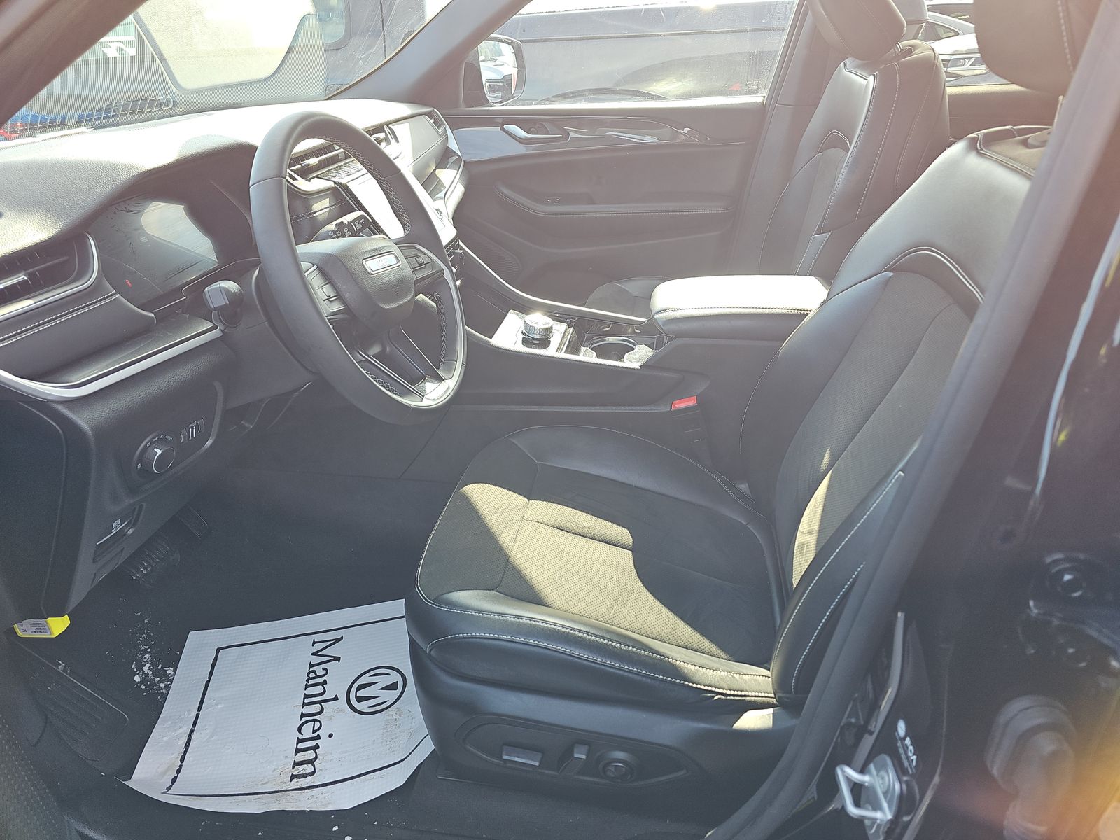 2023 Jeep Grand Cherokee Altitude AWD