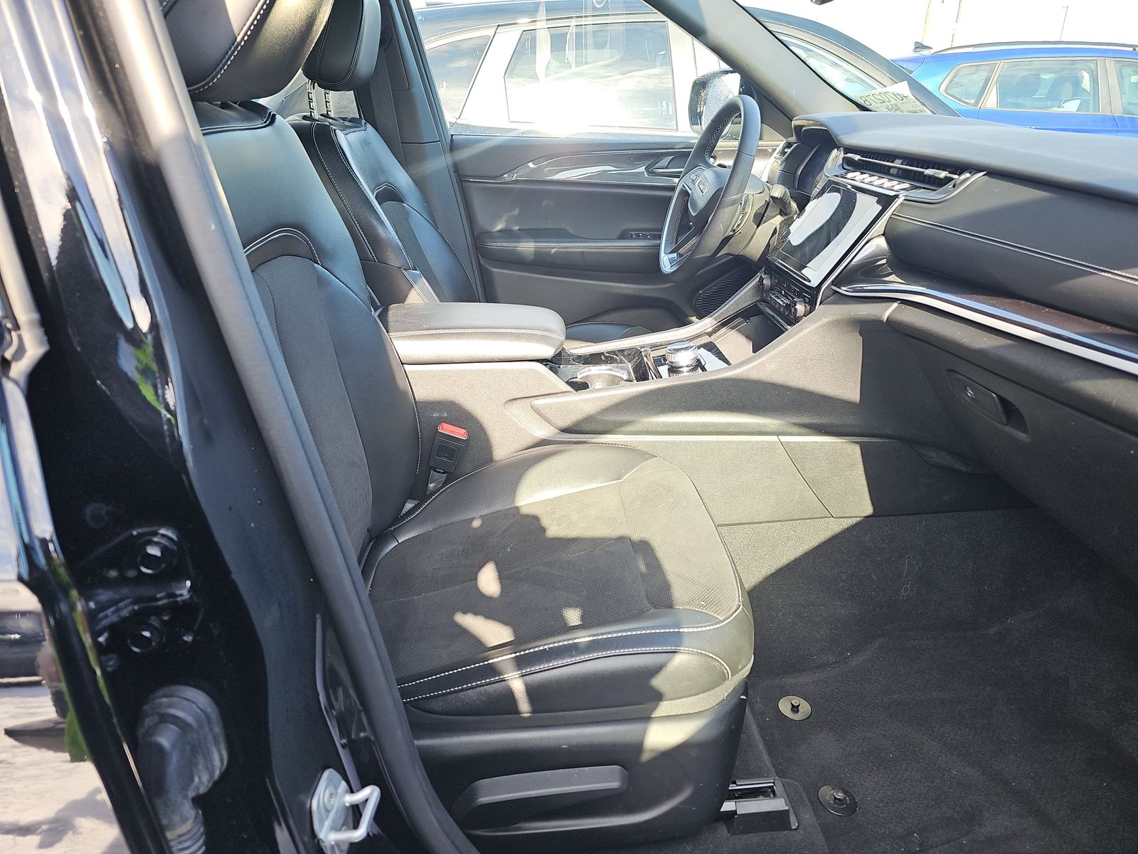 2023 Jeep Grand Cherokee Altitude AWD