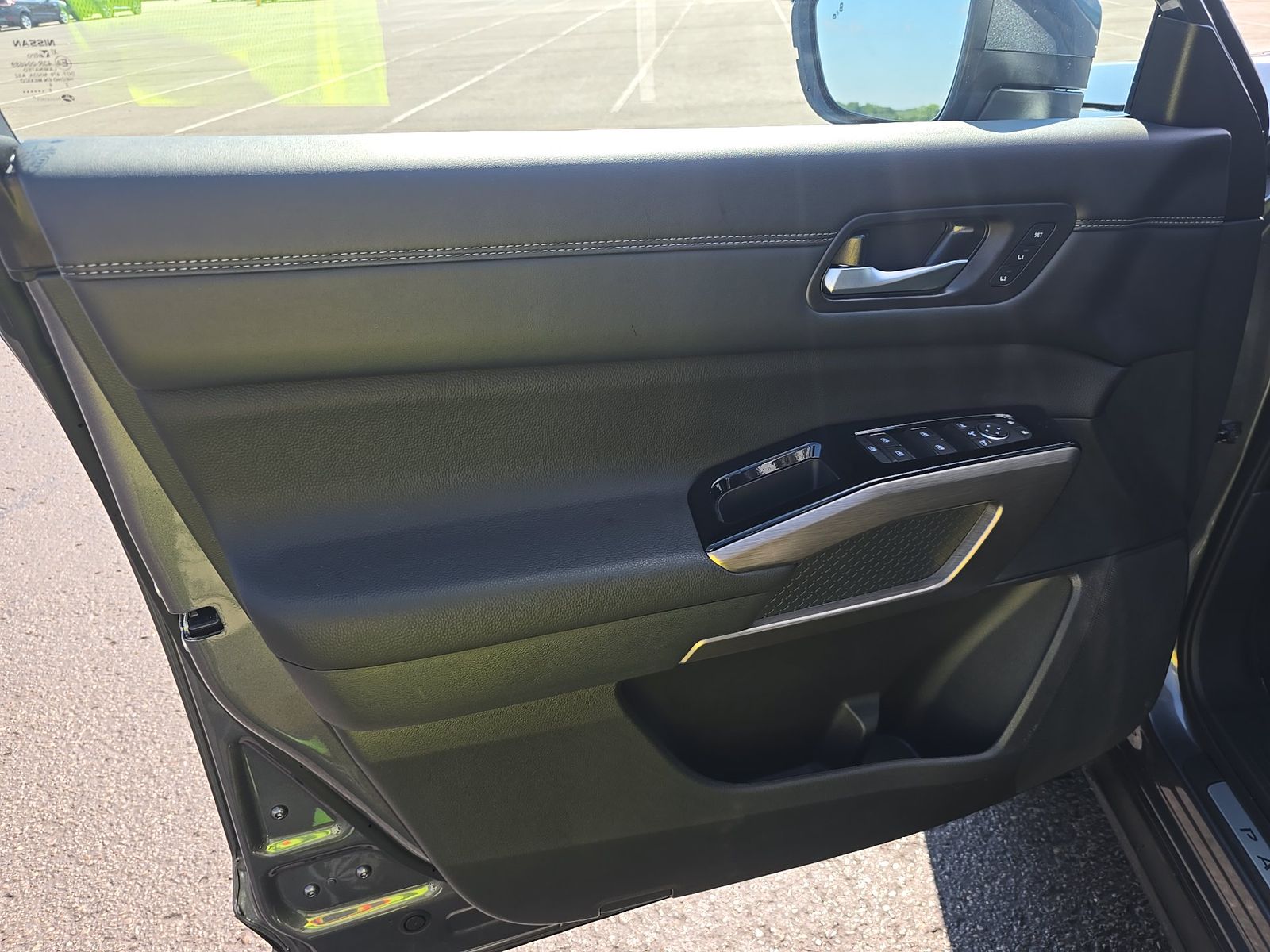 2025 Nissan Pathfinder Platinum FWD