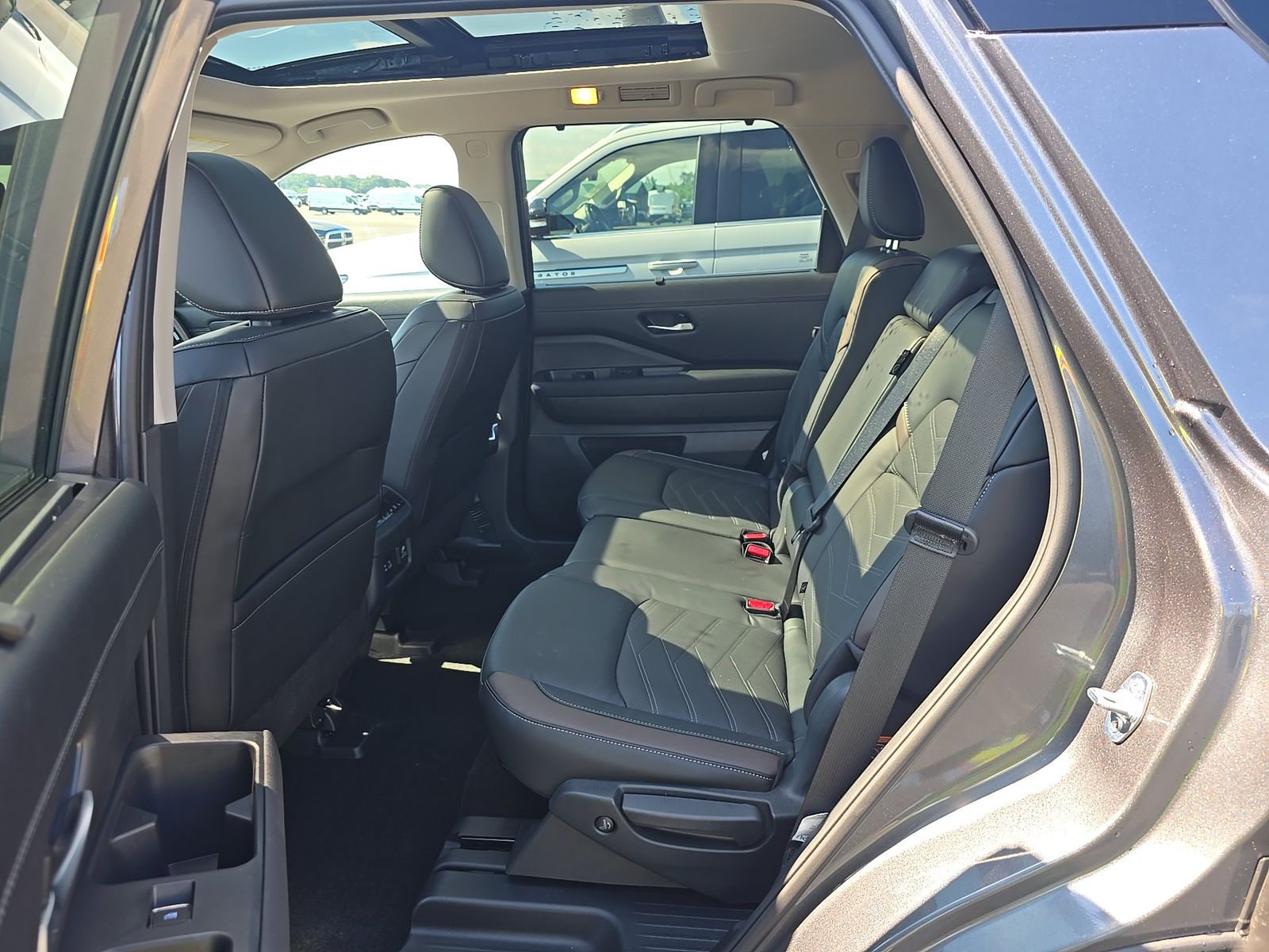 2025 Nissan Pathfinder Platinum FWD