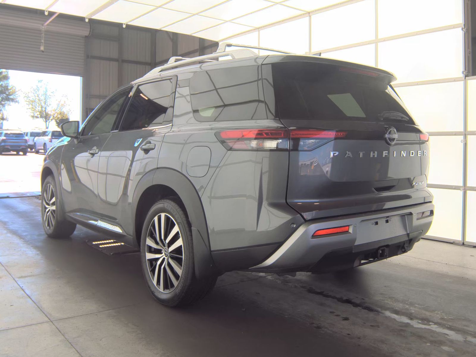 2025 Nissan Pathfinder Platinum FWD