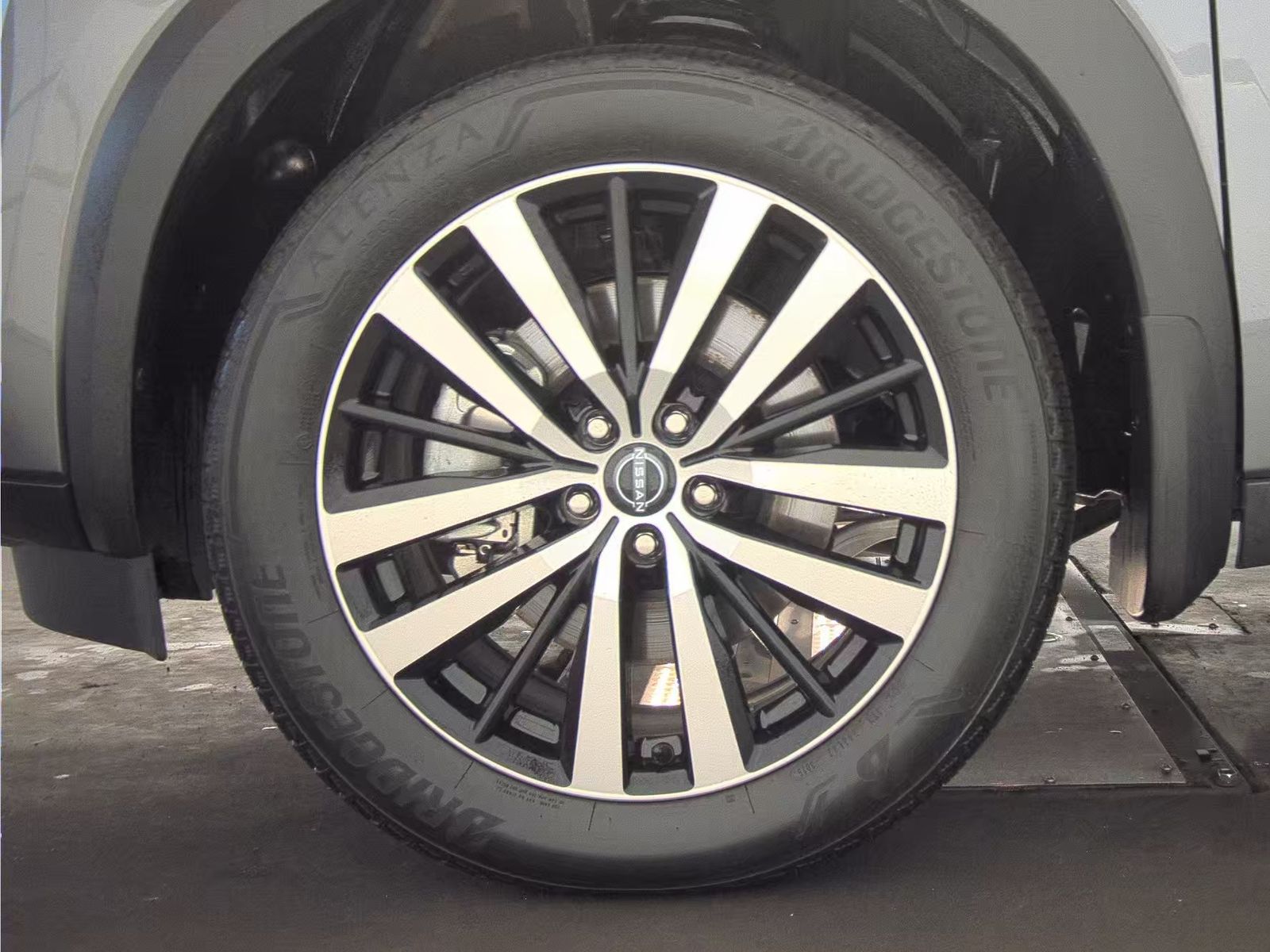 2025 Nissan Pathfinder Platinum FWD