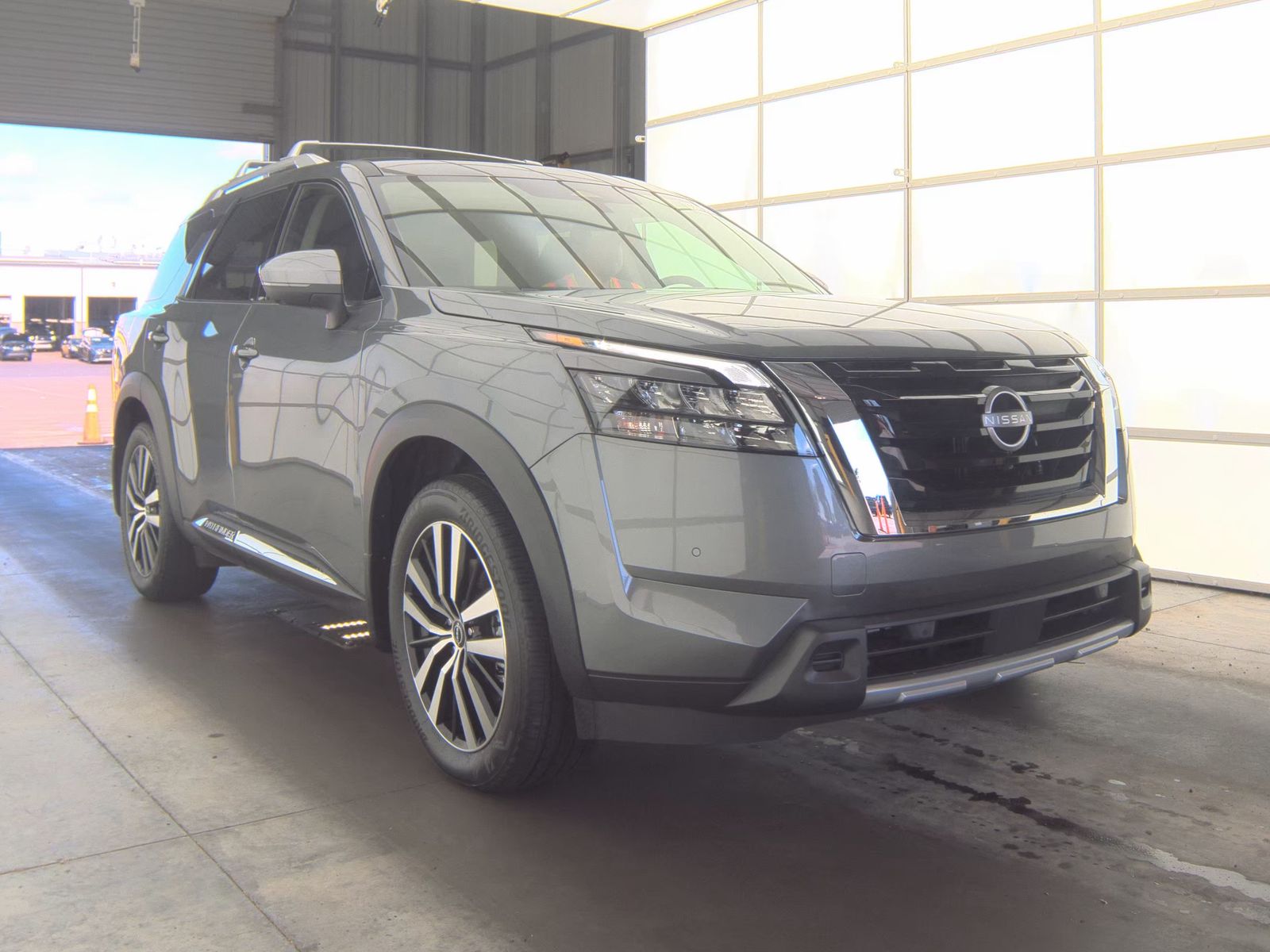 2025 Nissan Pathfinder Platinum FWD
