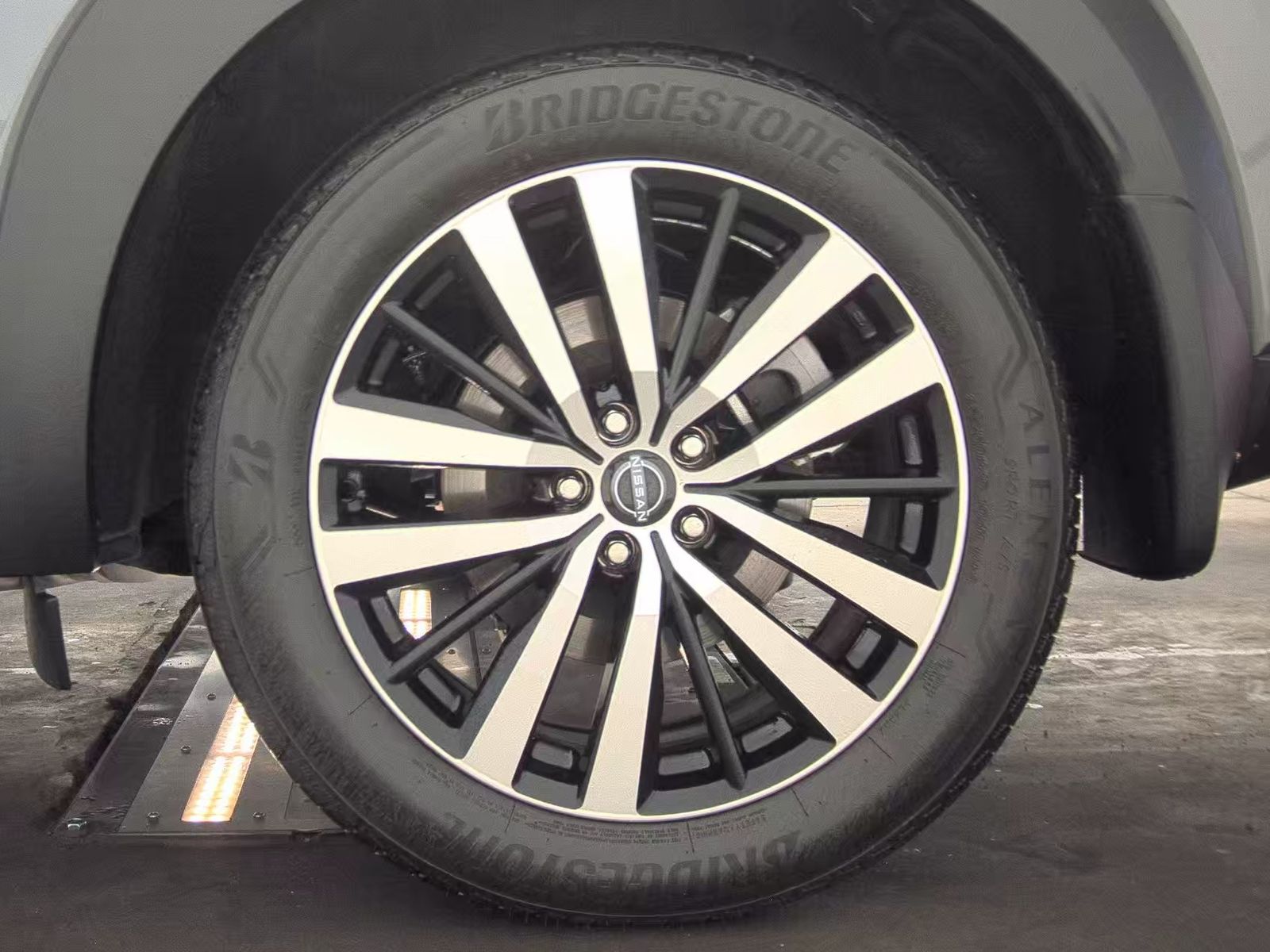 2025 Nissan Pathfinder Platinum FWD