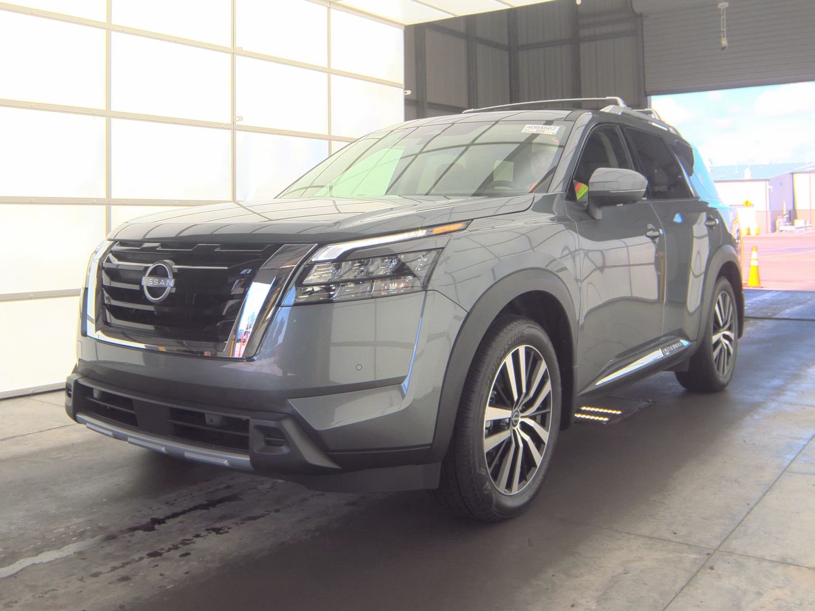 2025 Nissan Pathfinder Platinum FWD