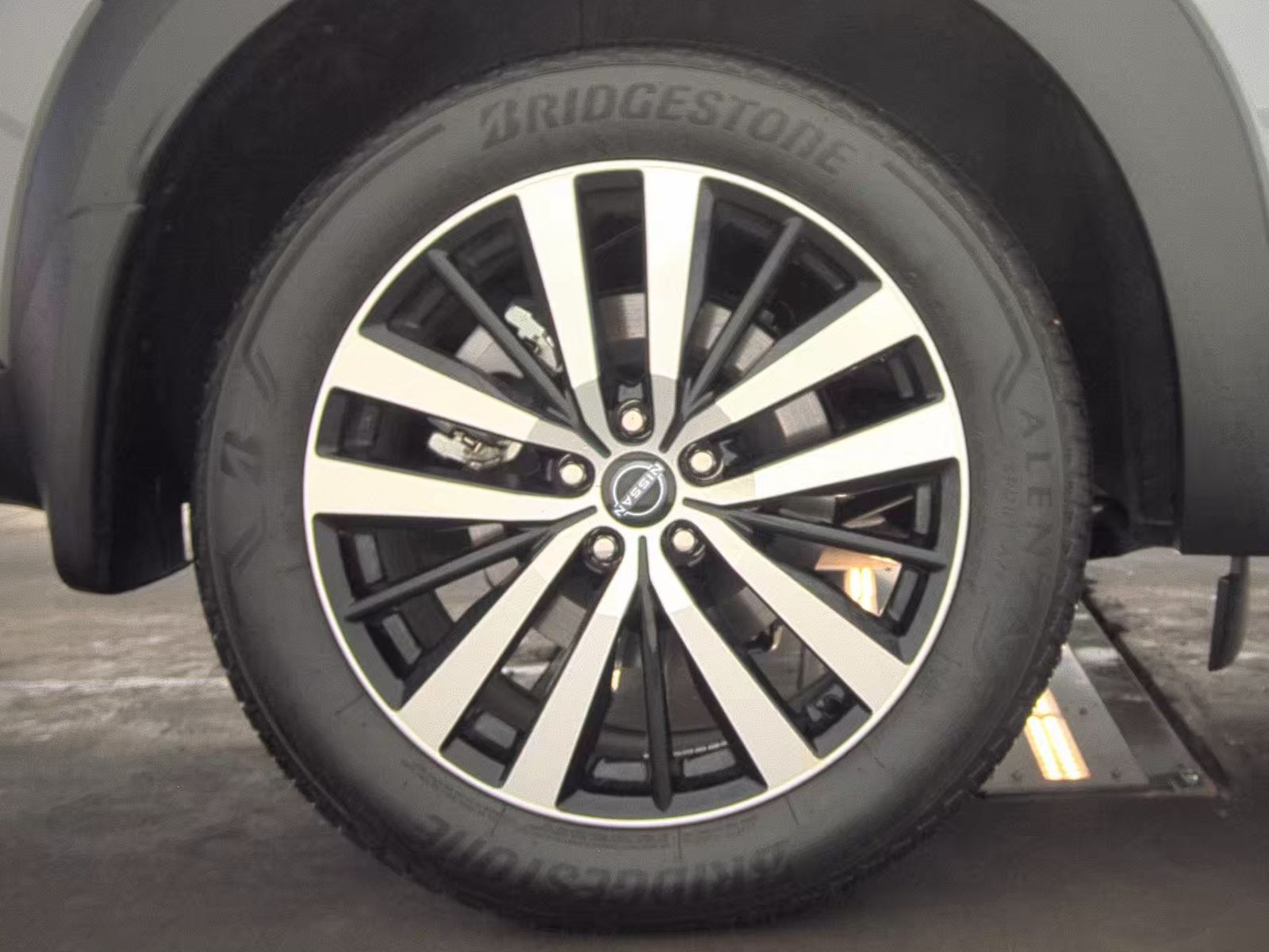 2025 Nissan Pathfinder Platinum FWD