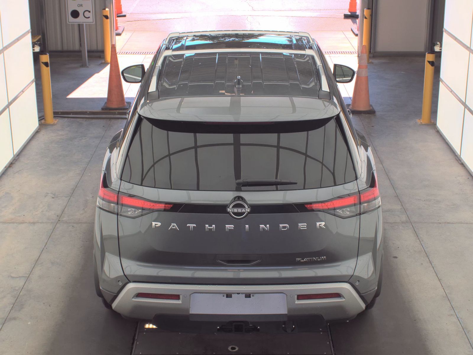 2025 Nissan Pathfinder Platinum FWD