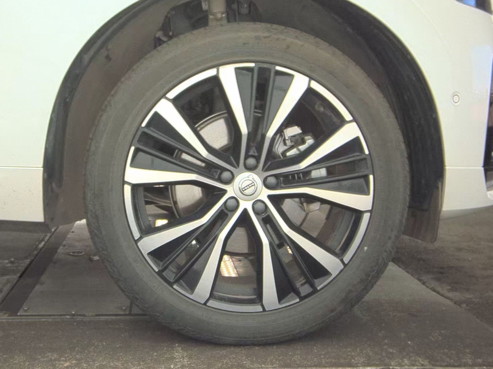 2025 Volvo XC60 B5 Plus AWD