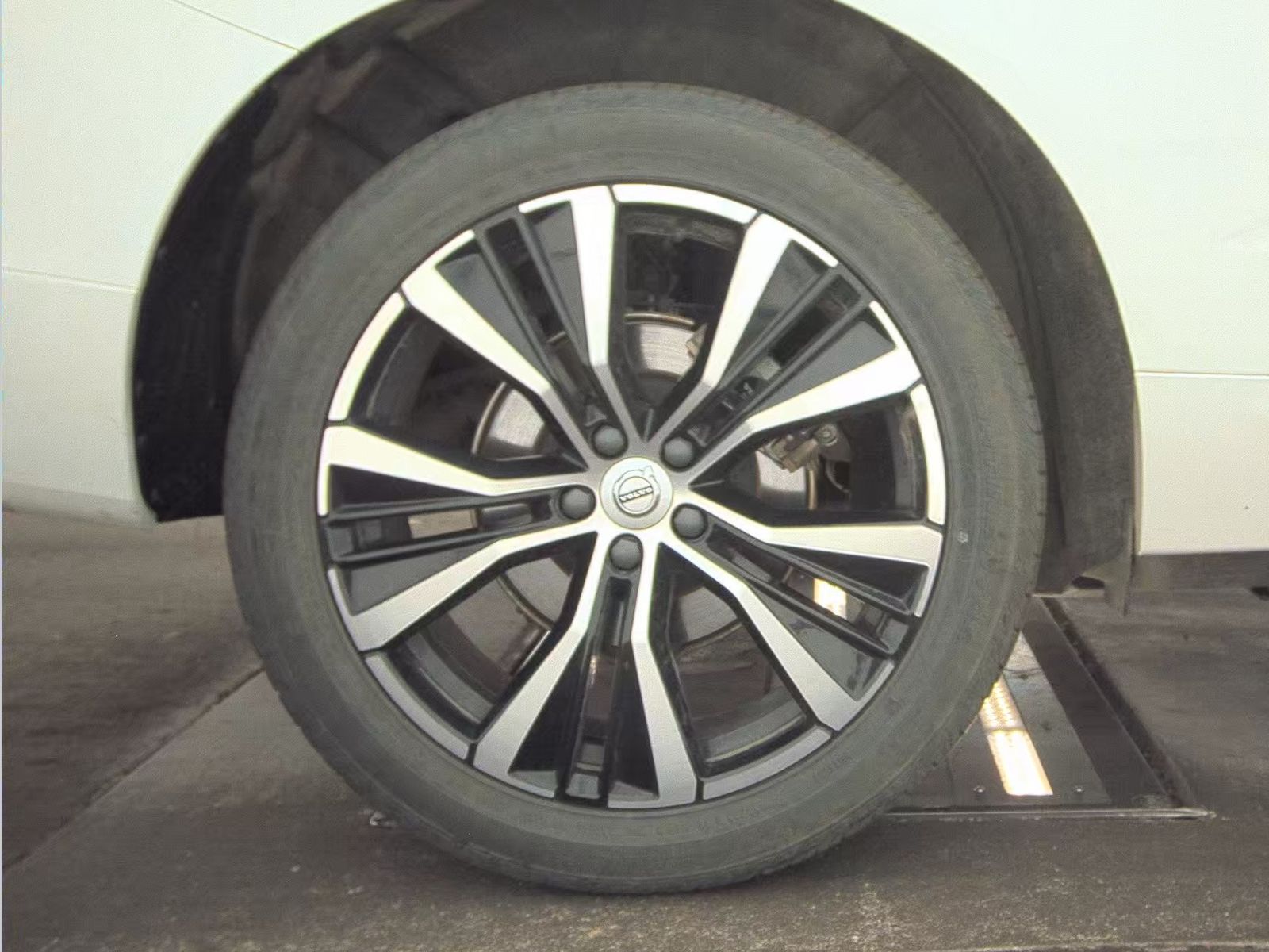 2025 Volvo XC60 B5 Plus AWD