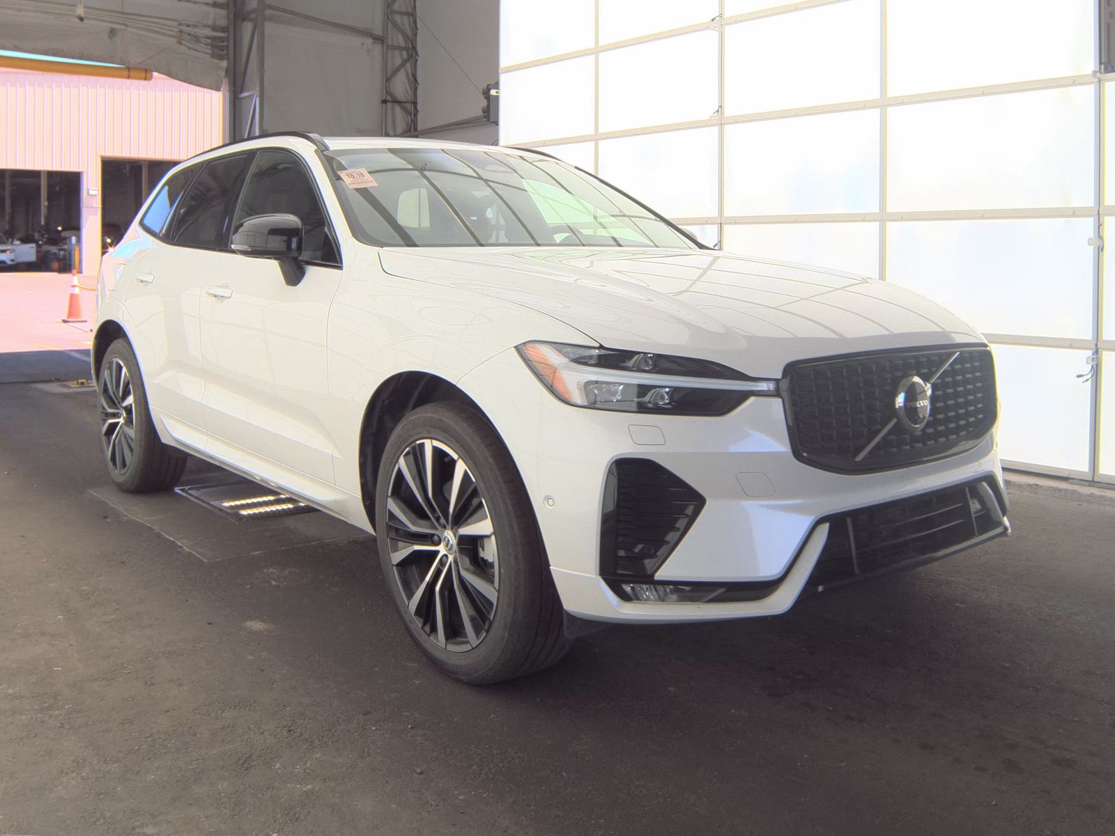2025 Volvo XC60 B5 Plus AWD