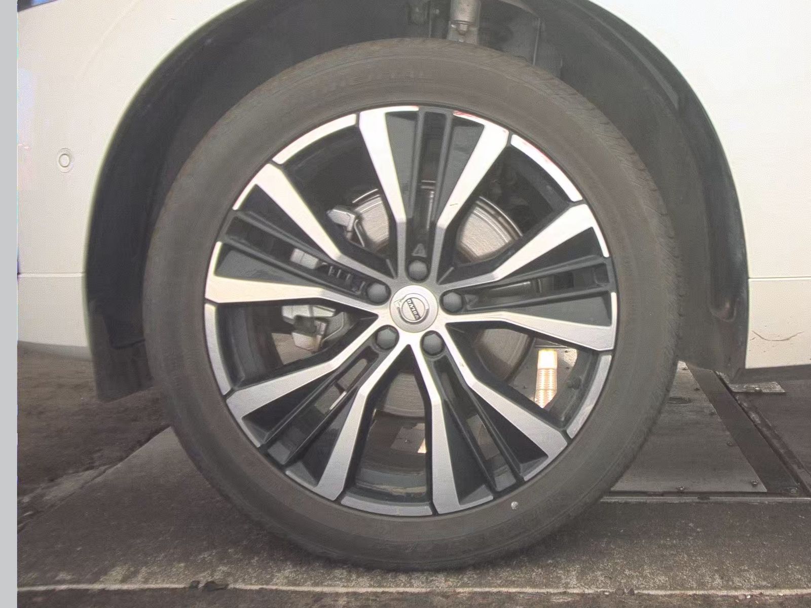 2025 Volvo XC60 B5 Plus AWD