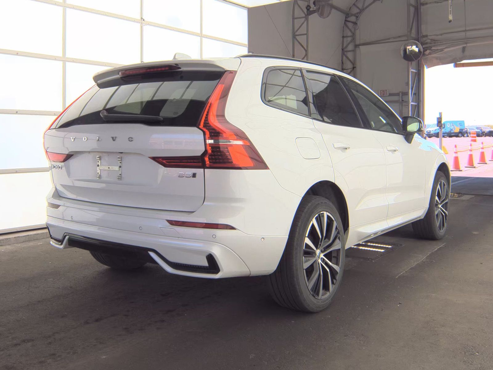 2025 Volvo XC60 B5 Plus AWD
