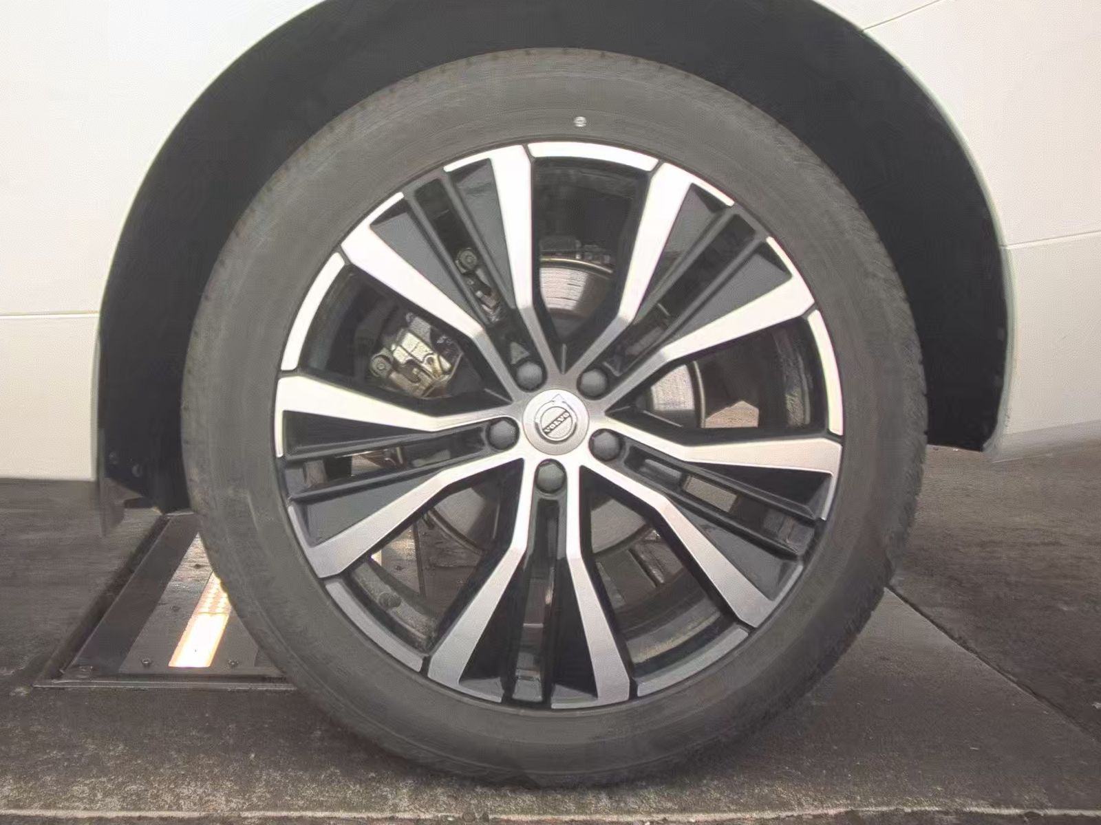 2025 Volvo XC60 B5 Plus AWD