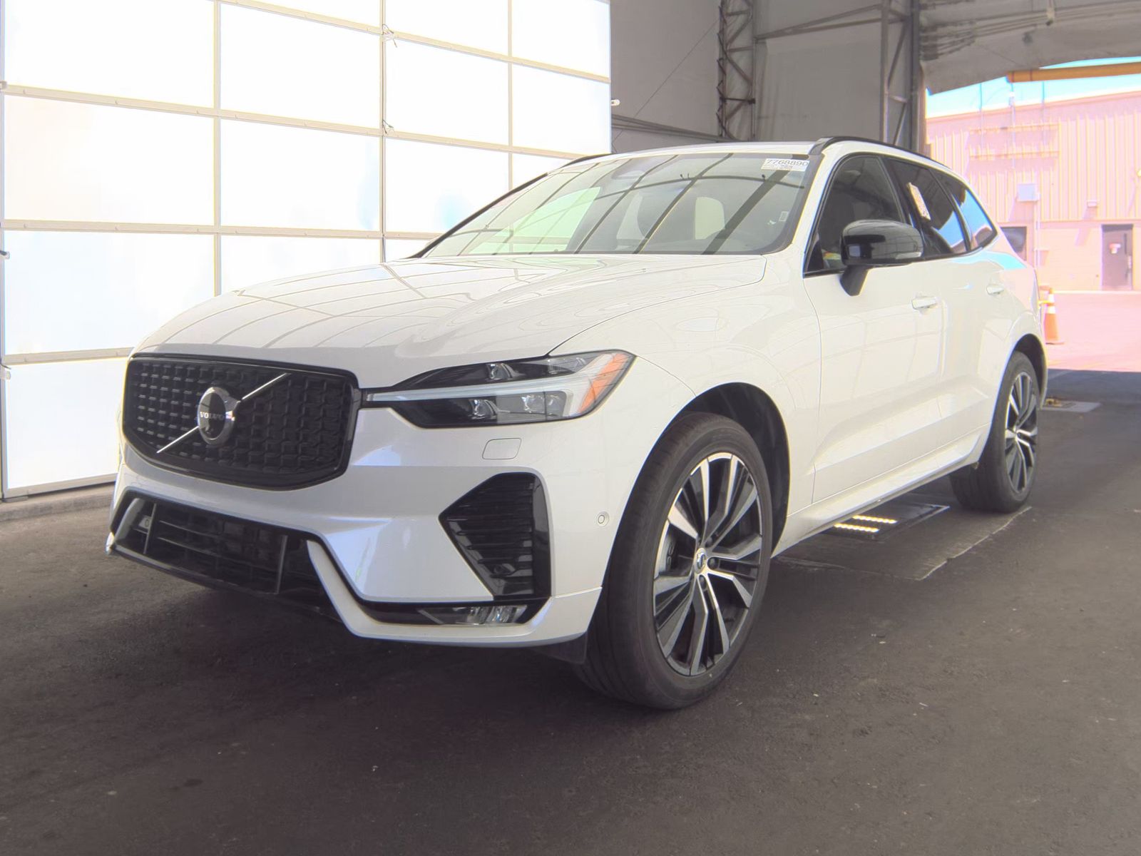 2025 Volvo XC60 B5 Plus AWD