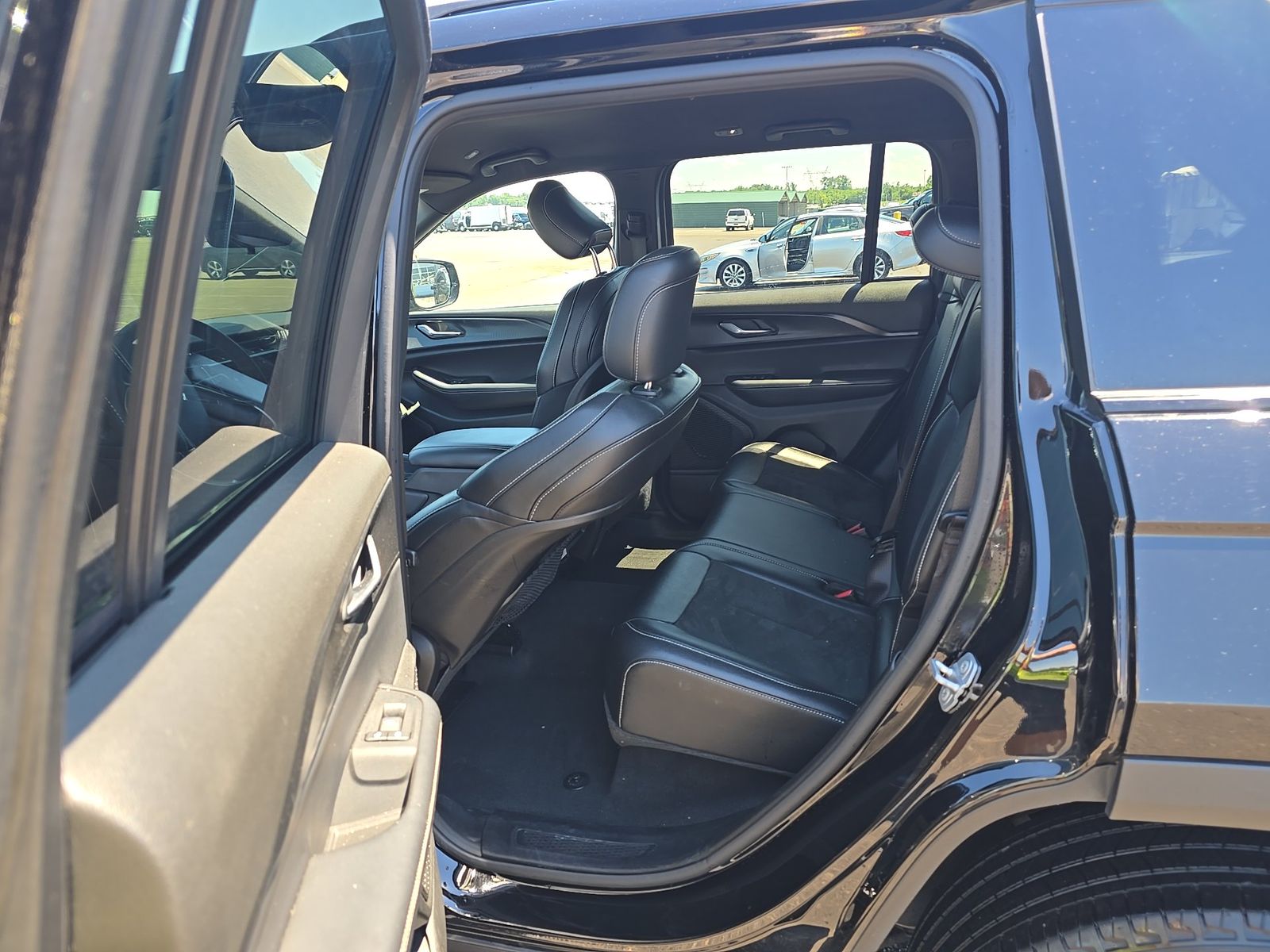 2025 Jeep Grand Cherokee Altitude AWD