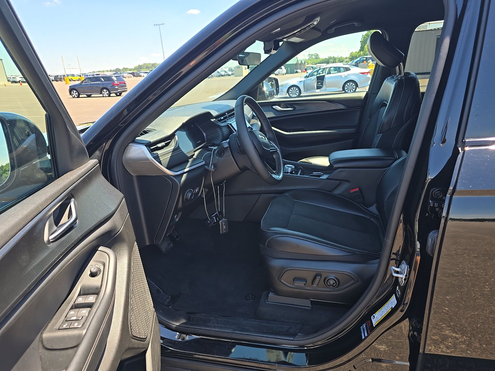 2025 Jeep Grand Cherokee Altitude AWD
