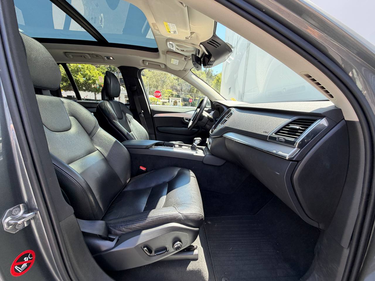 2018 Volvo XC90 T6 Momentum AWD