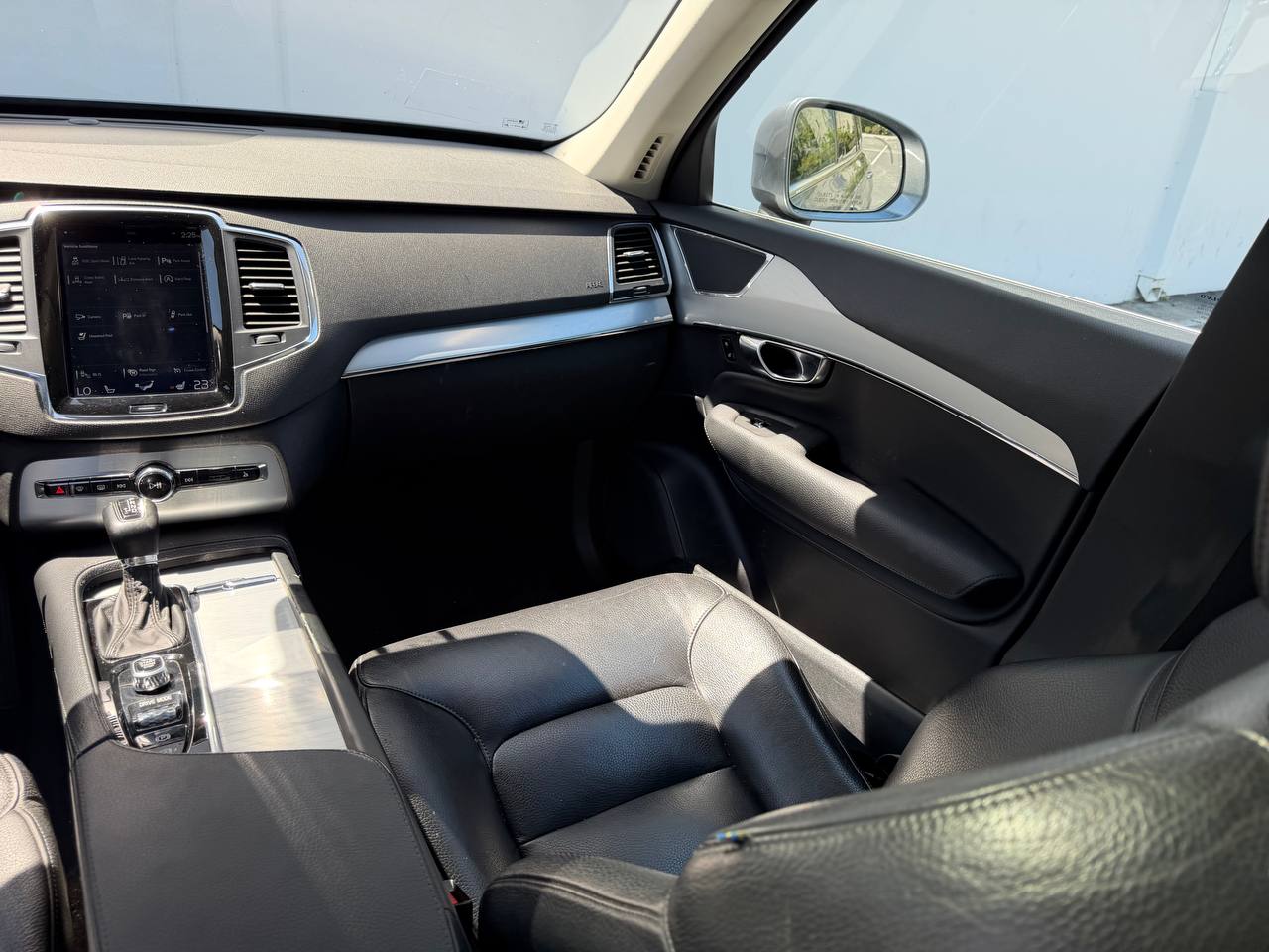2018 Volvo XC90 T6 Momentum AWD
