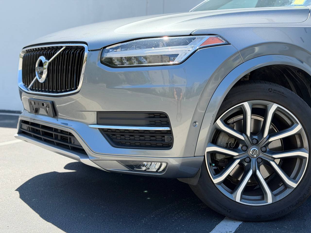 2018 Volvo XC90 T6 Momentum AWD