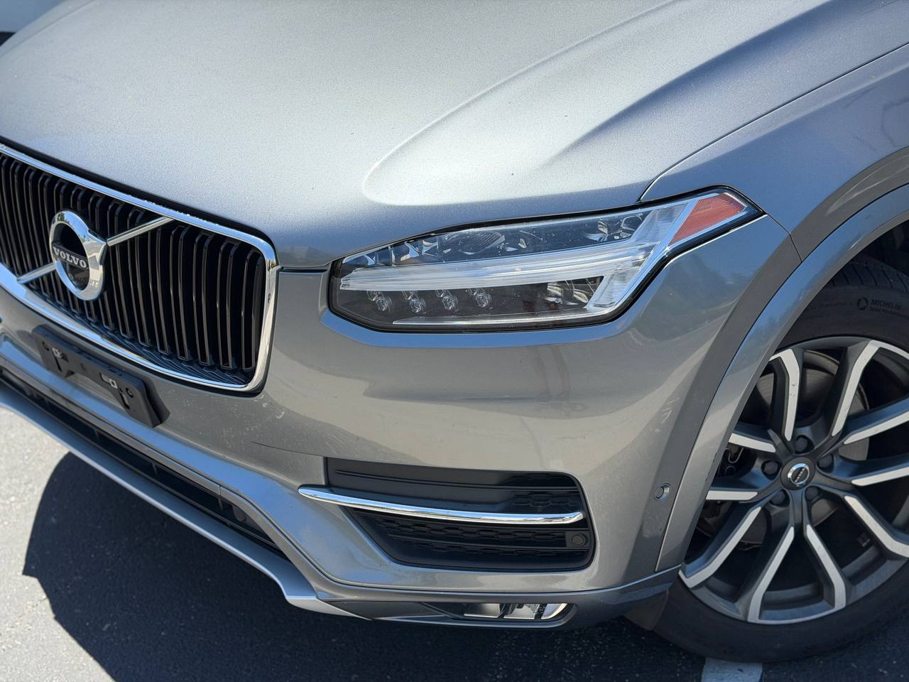 2018 Volvo XC90 T6 Momentum AWD