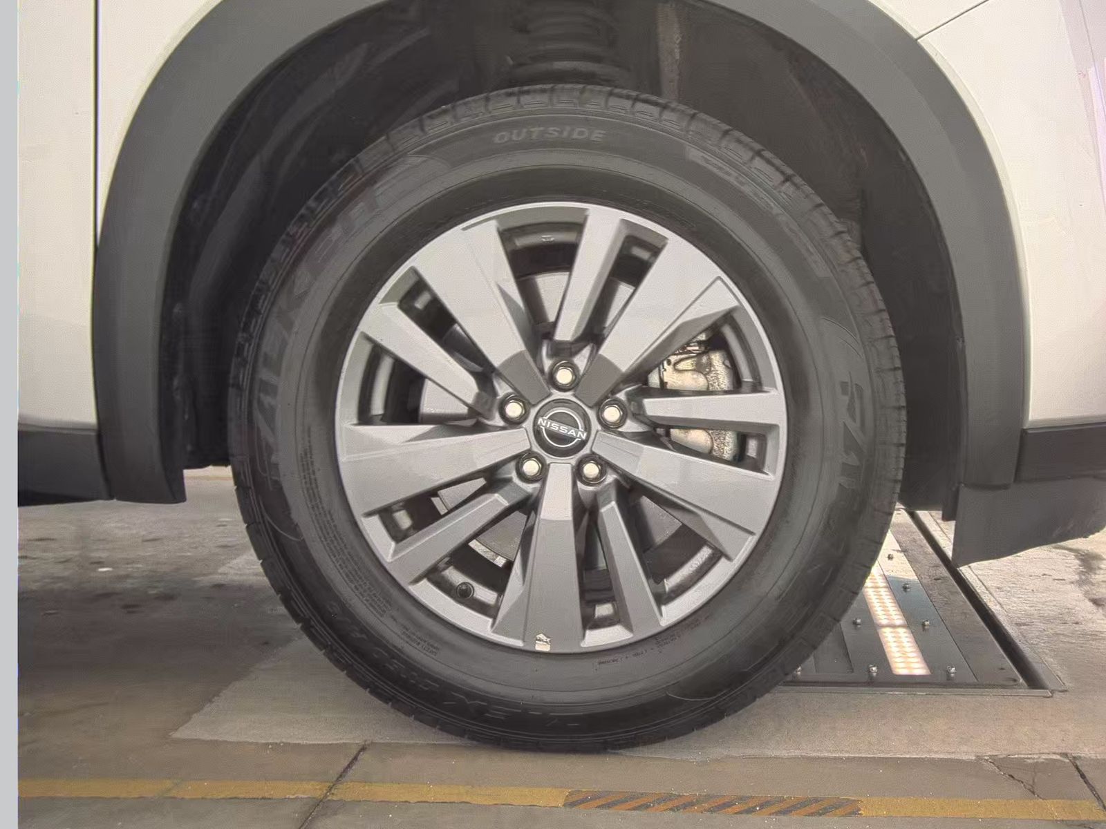 2025 Nissan Pathfinder SV FWD