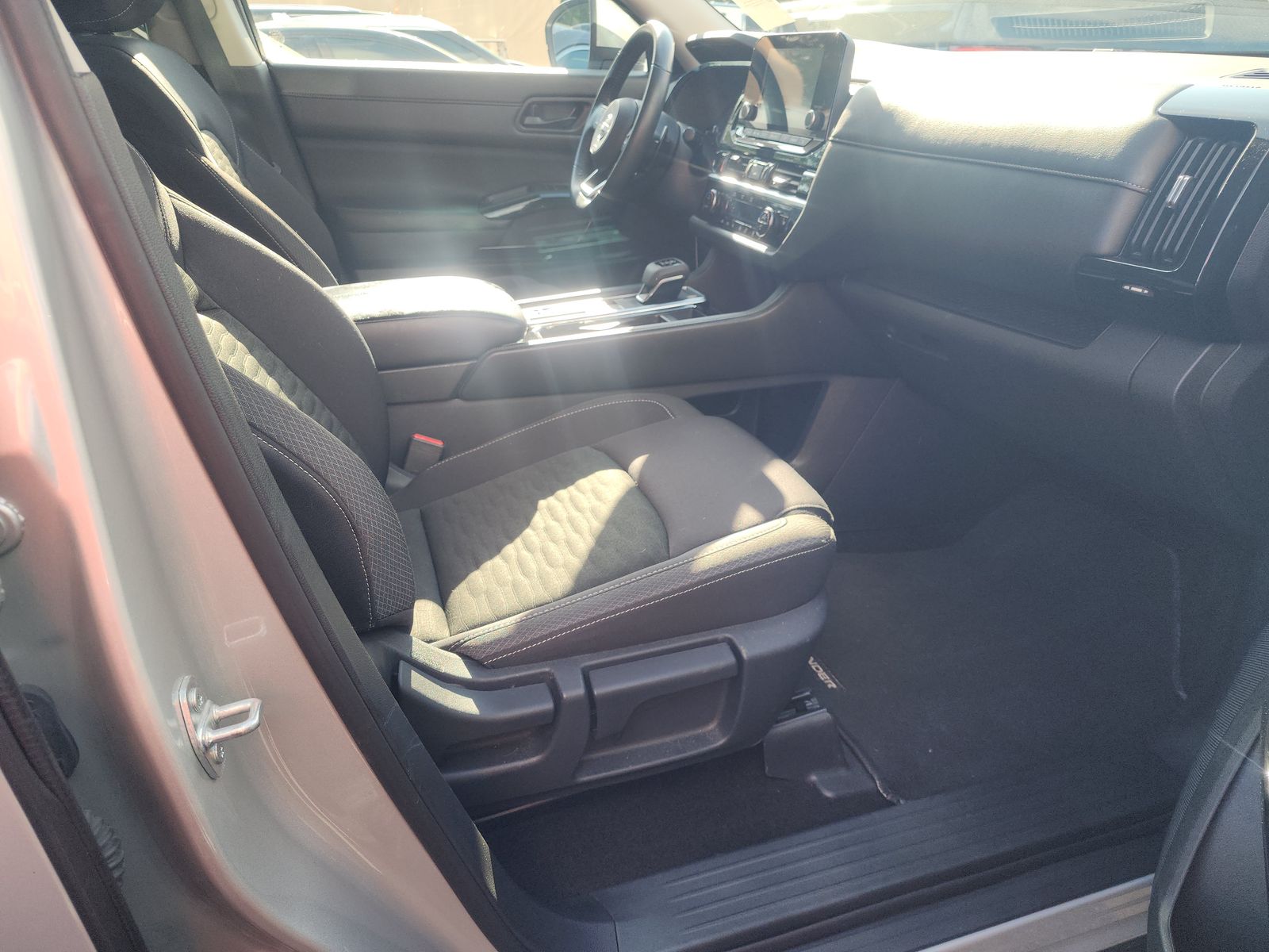 2025 Nissan Pathfinder SV FWD