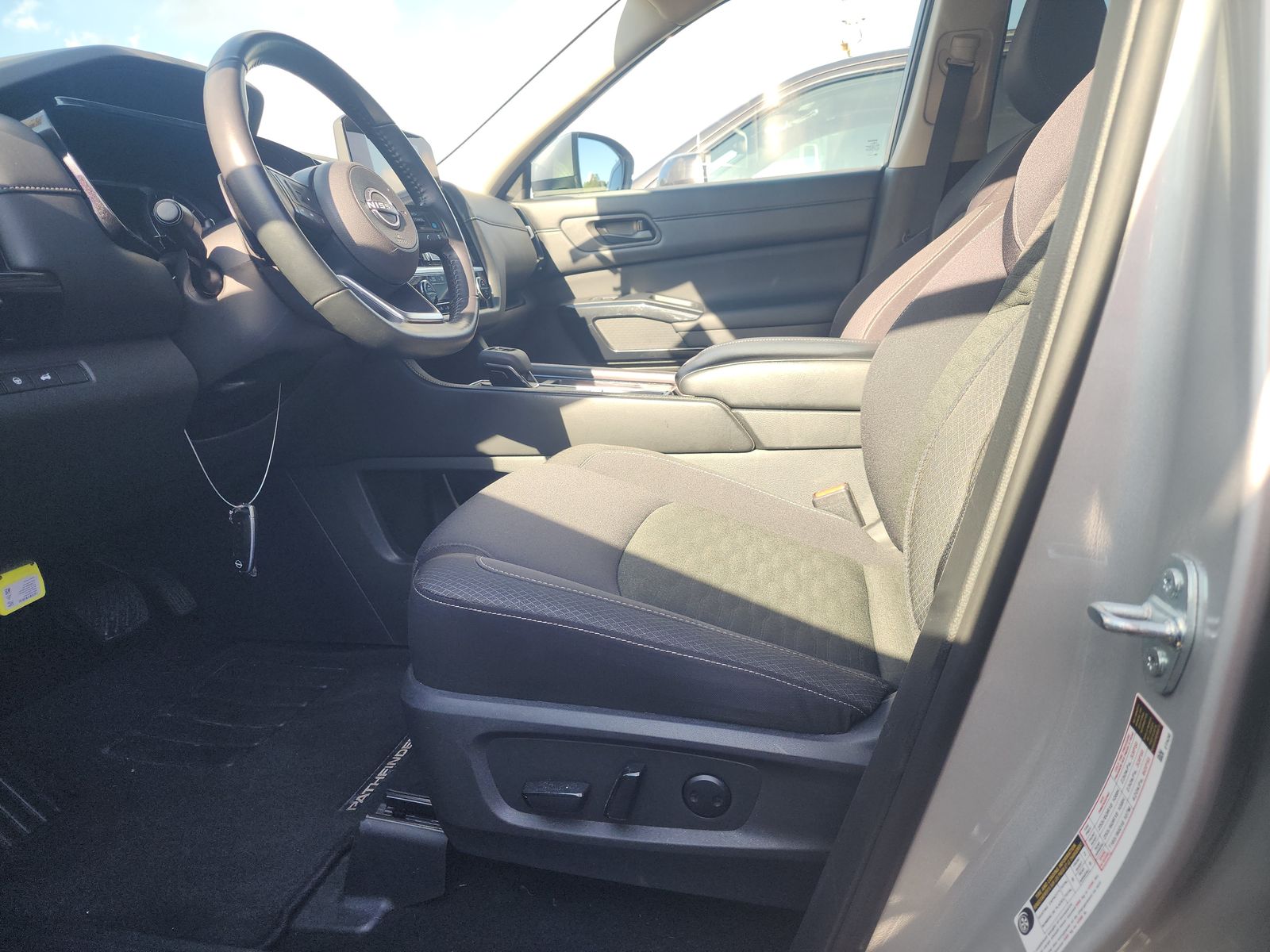 2025 Nissan Pathfinder SV FWD
