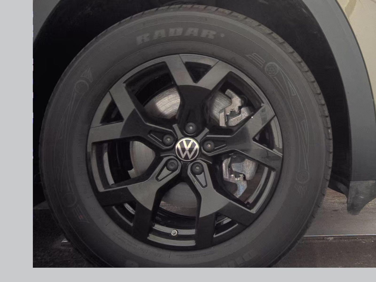 2024 Volkswagen Atlas 2.0T Peak Edition SE AWD