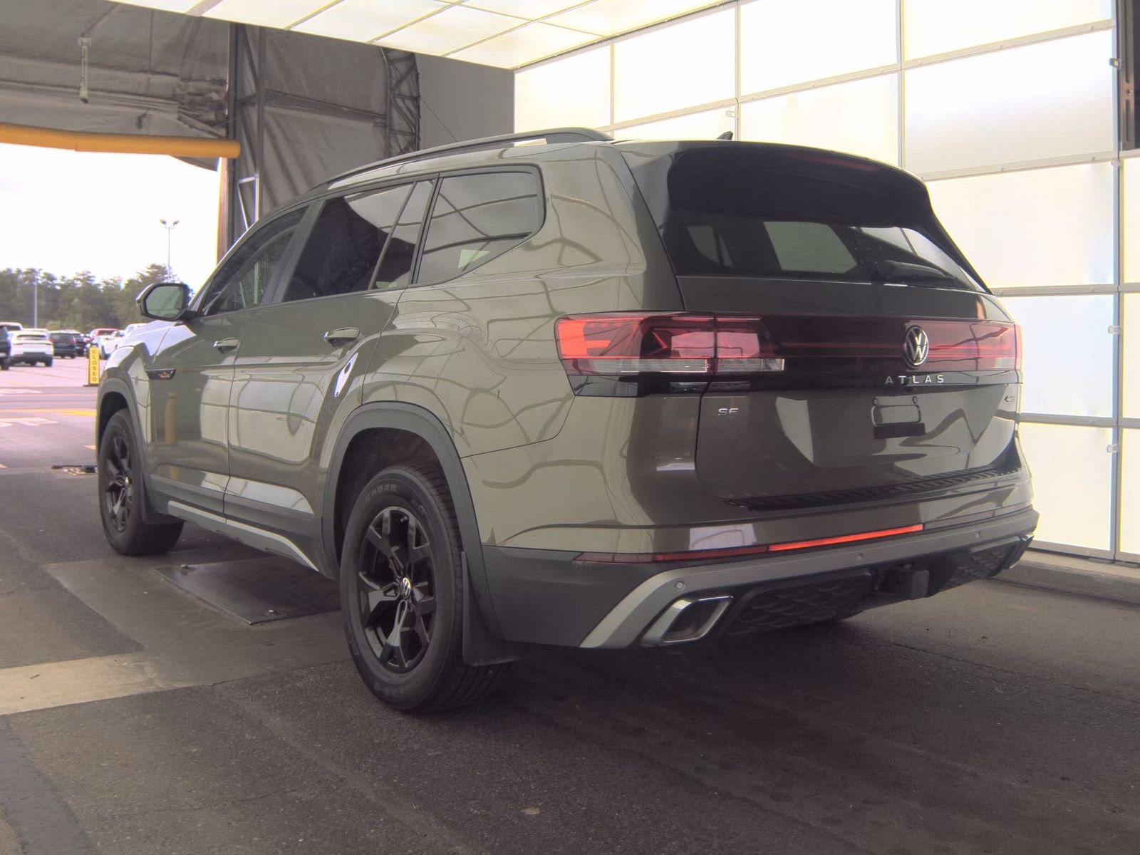 2024 Volkswagen Atlas 2.0T Peak Edition SE AWD