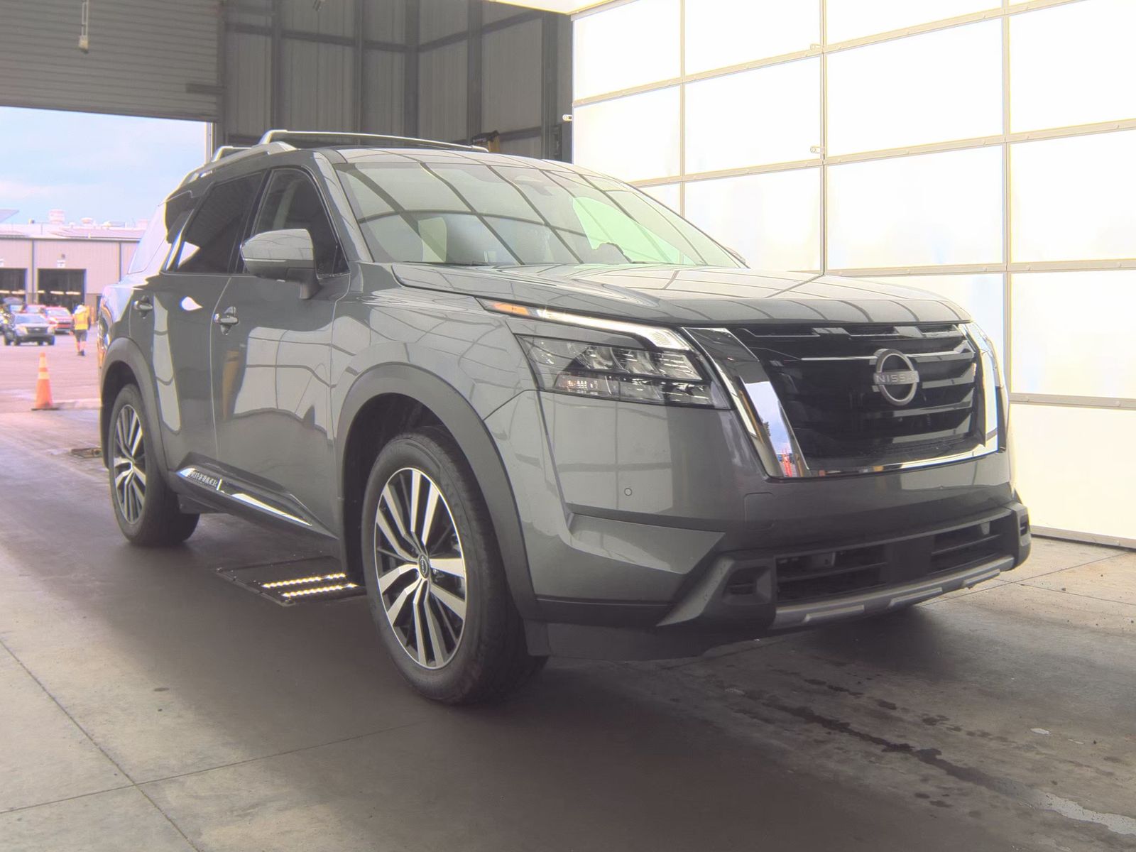 2025 Nissan Pathfinder Platinum FWD