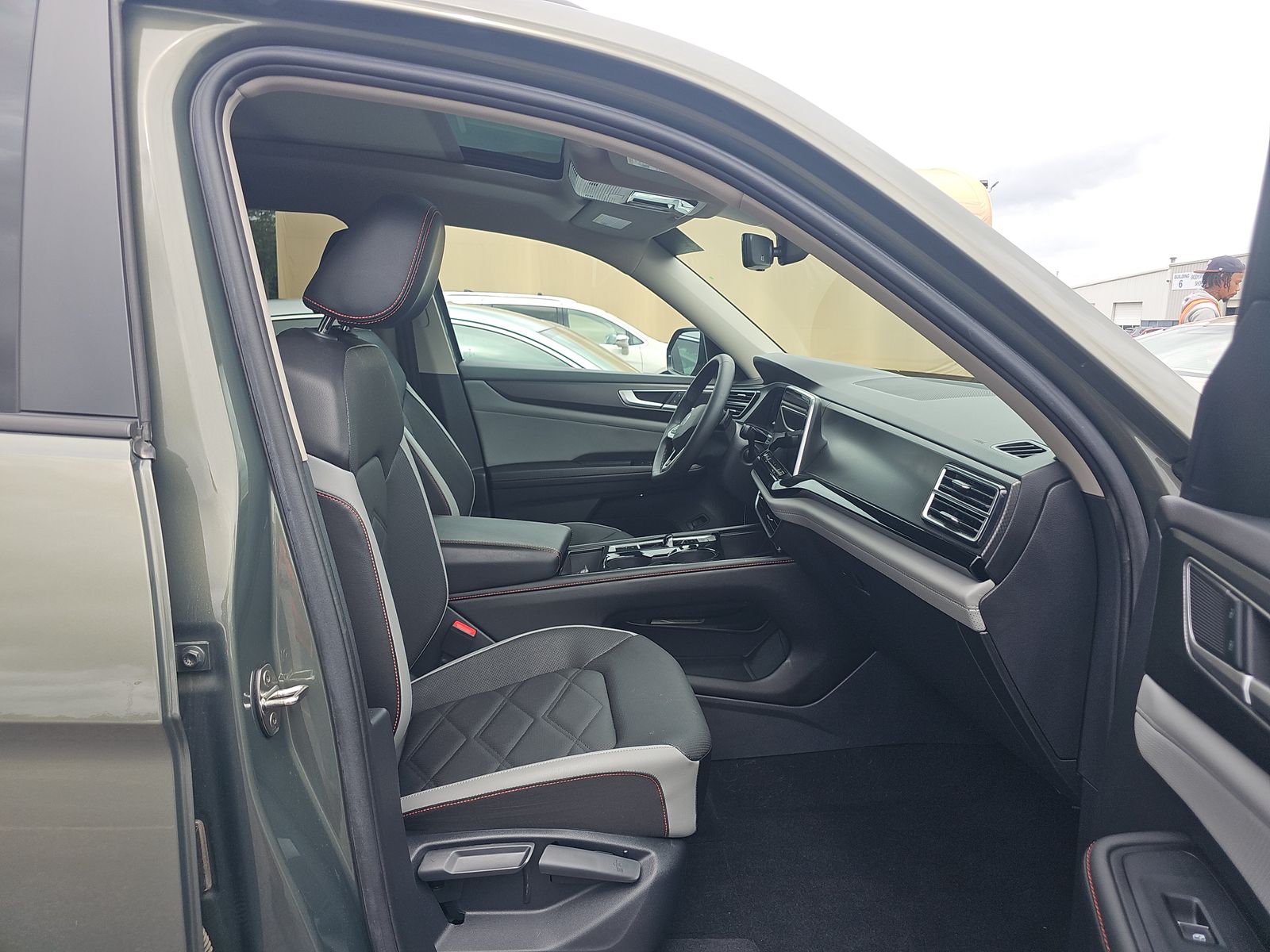 2024 Volkswagen Atlas 2.0T Peak Edition SE AWD