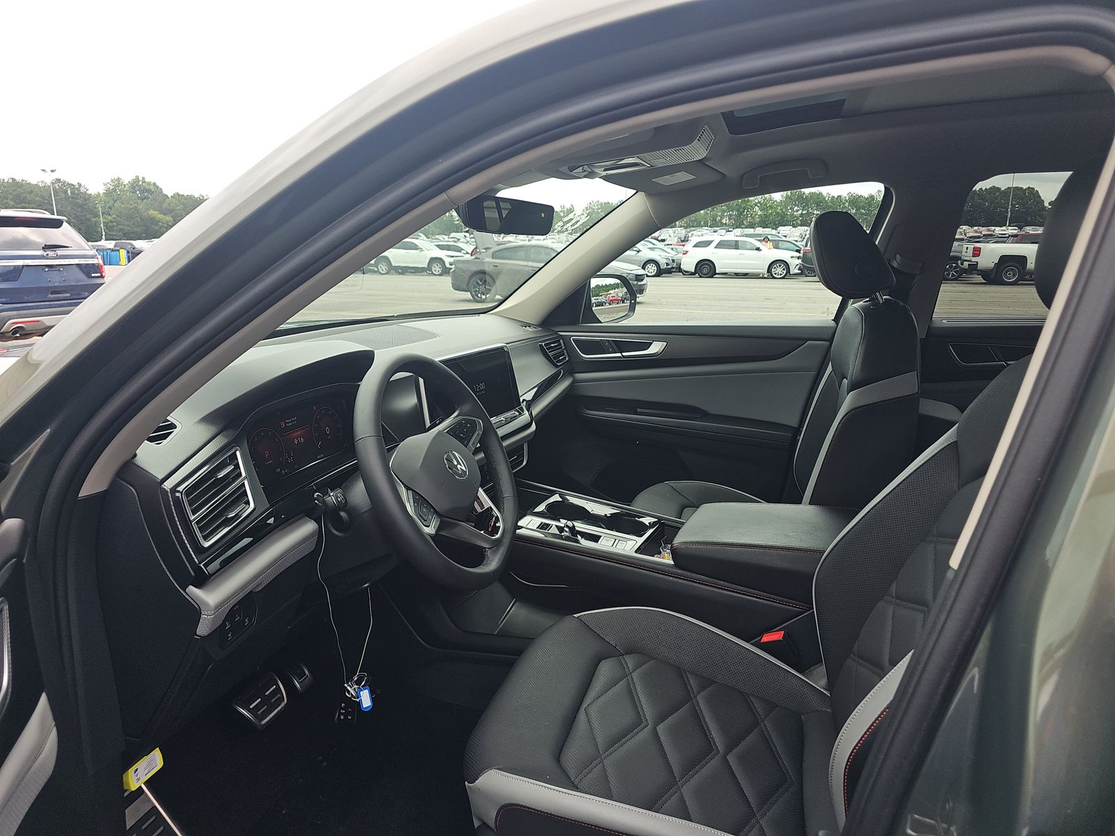 2024 Volkswagen Atlas 2.0T Peak Edition SE AWD