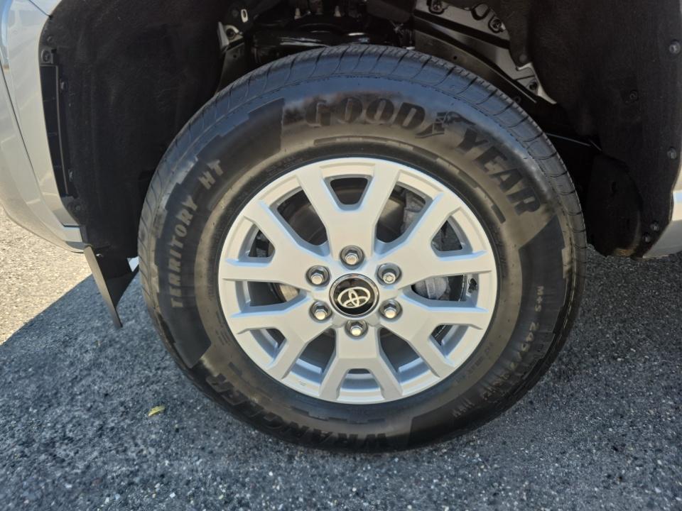 2025 Toyota Tacoma SR5 AWD