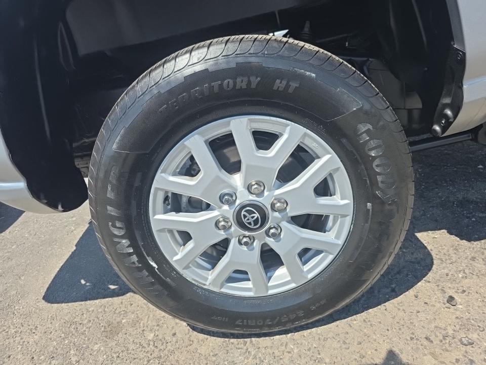 2025 Toyota Tacoma SR5 AWD
