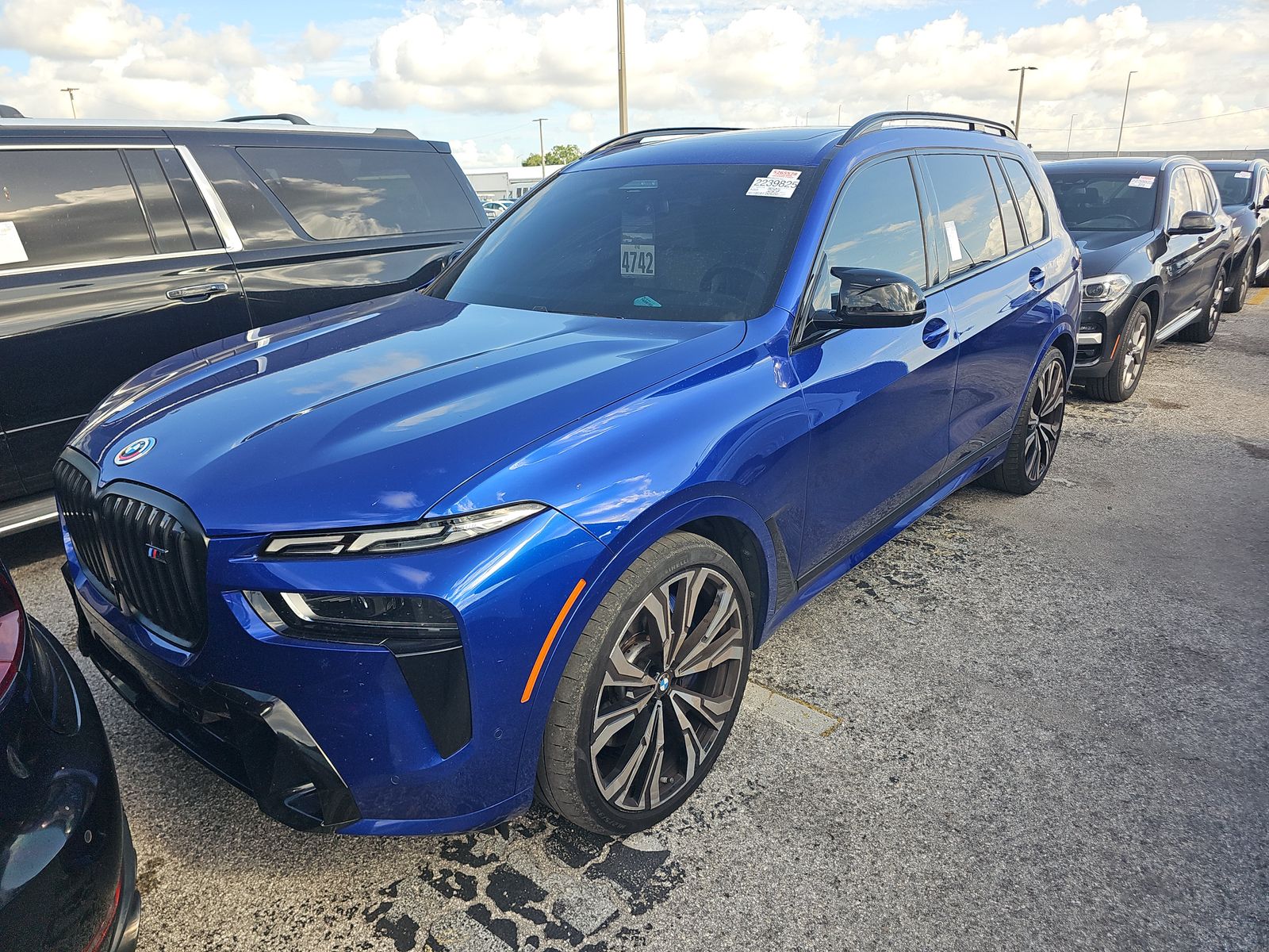 2023 BMW X7 M60i AWD