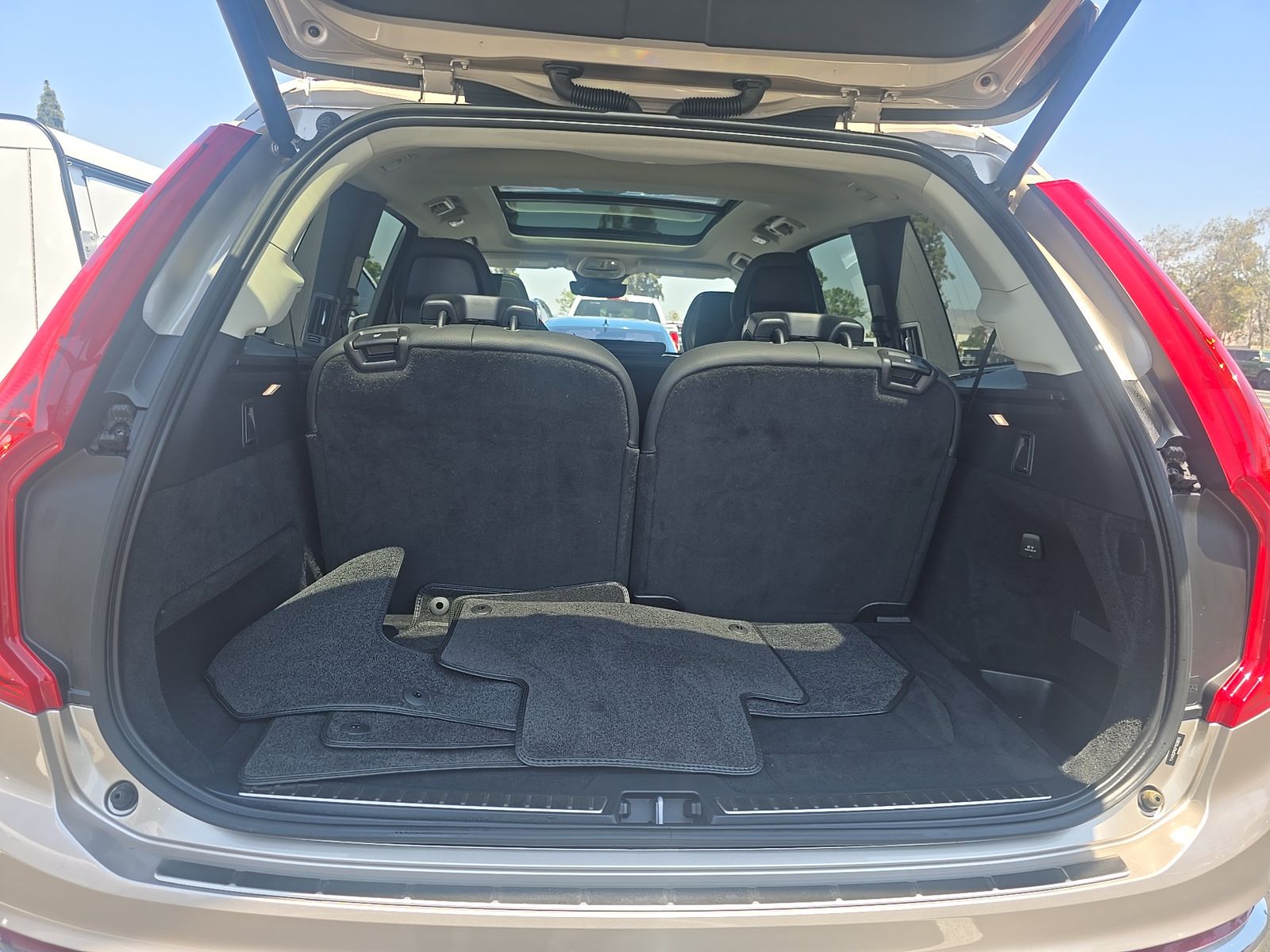 2023 Volvo XC90 B6 Plus AWD