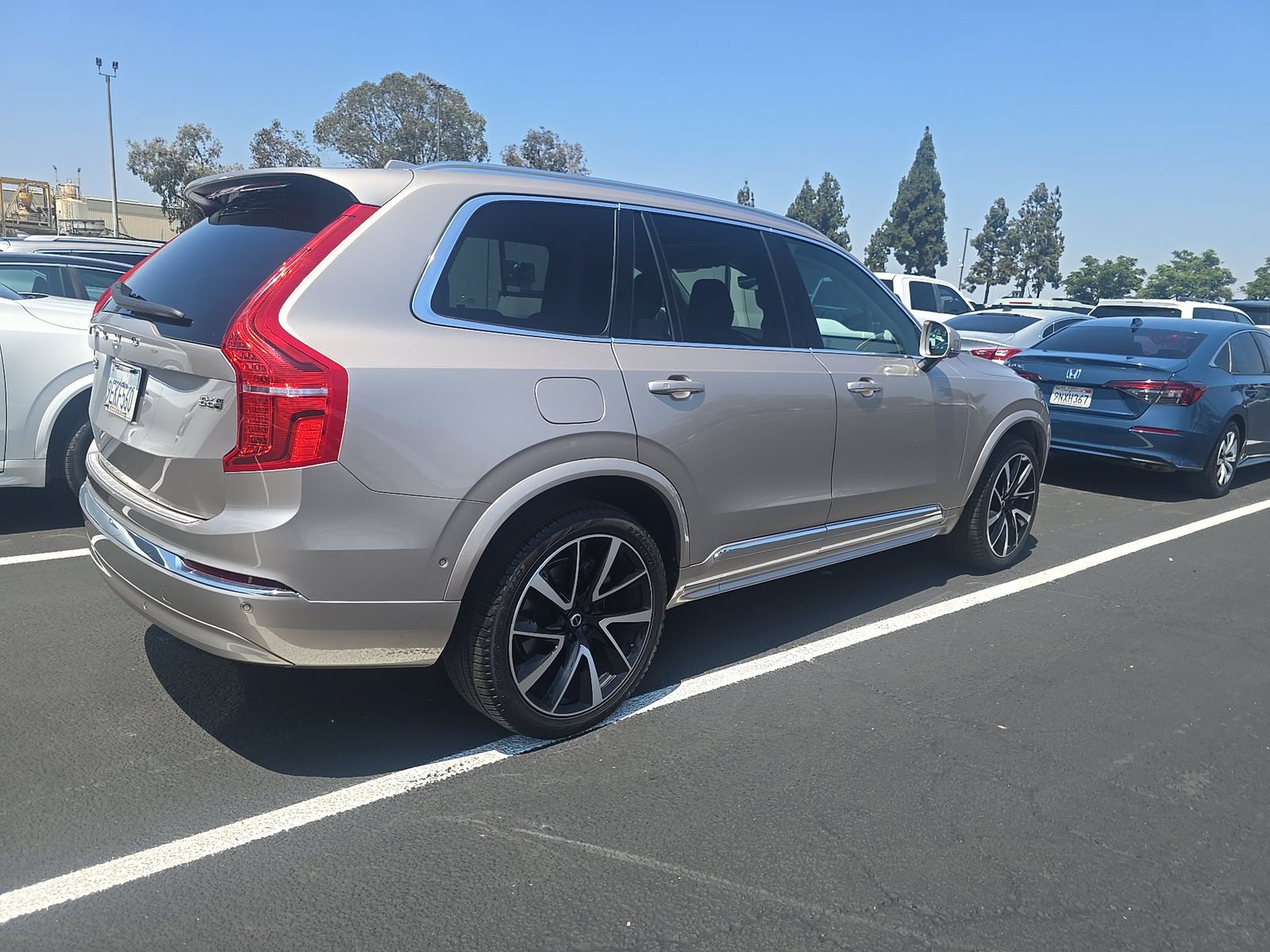 2023 Volvo XC90 B6 Plus AWD