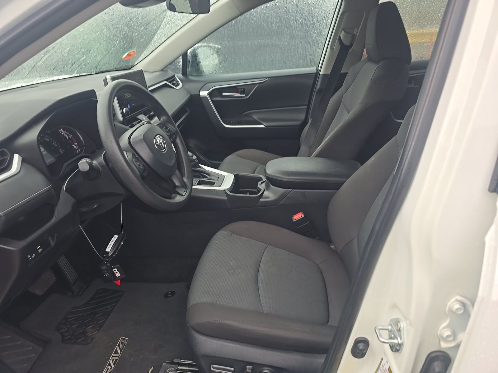 2025 Toyota RAV4 XLE FWD
