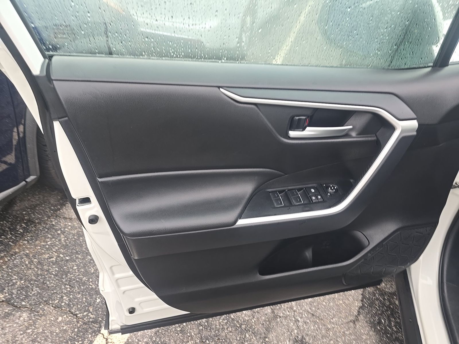 2025 Toyota RAV4 XLE FWD