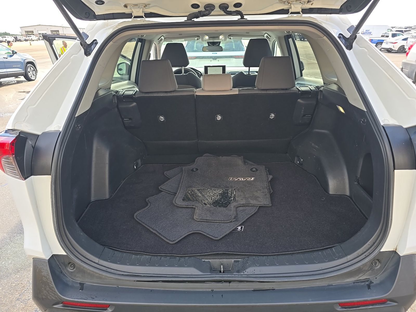 2023 Toyota RAV4 XLE AWD