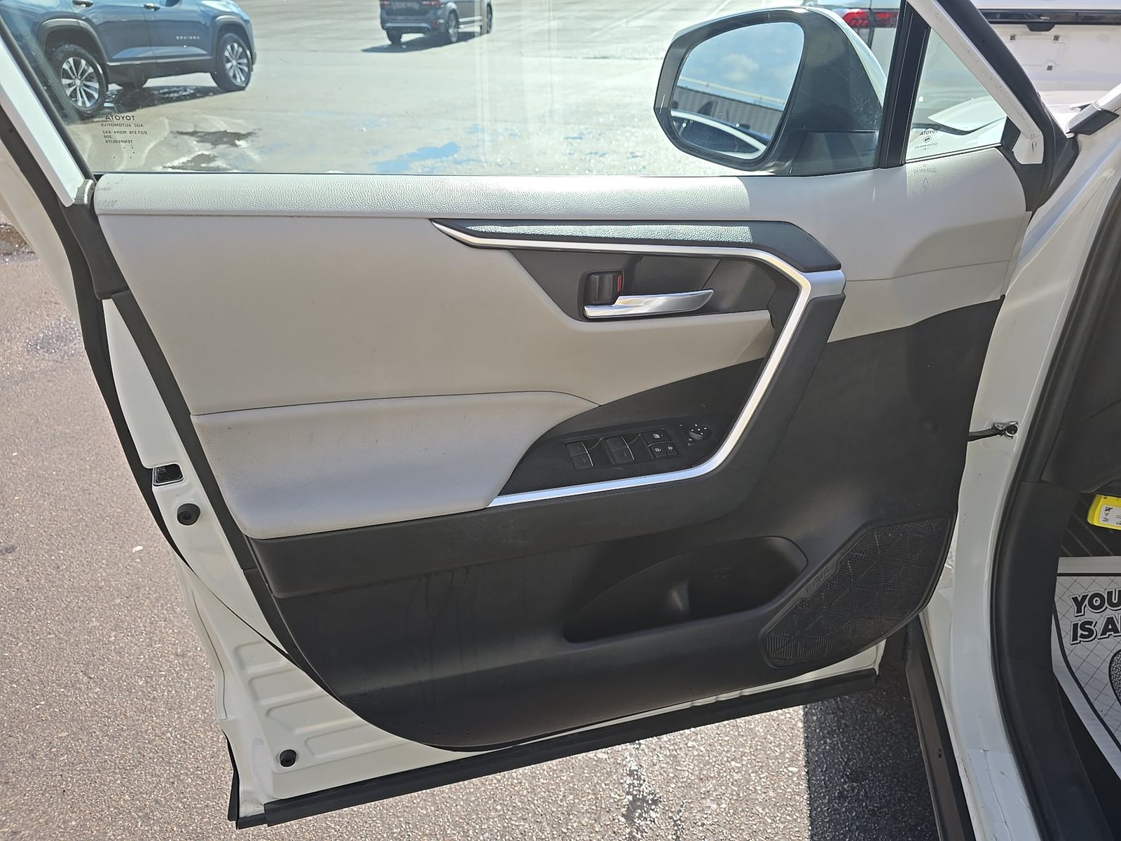 2023 Toyota RAV4 XLE AWD