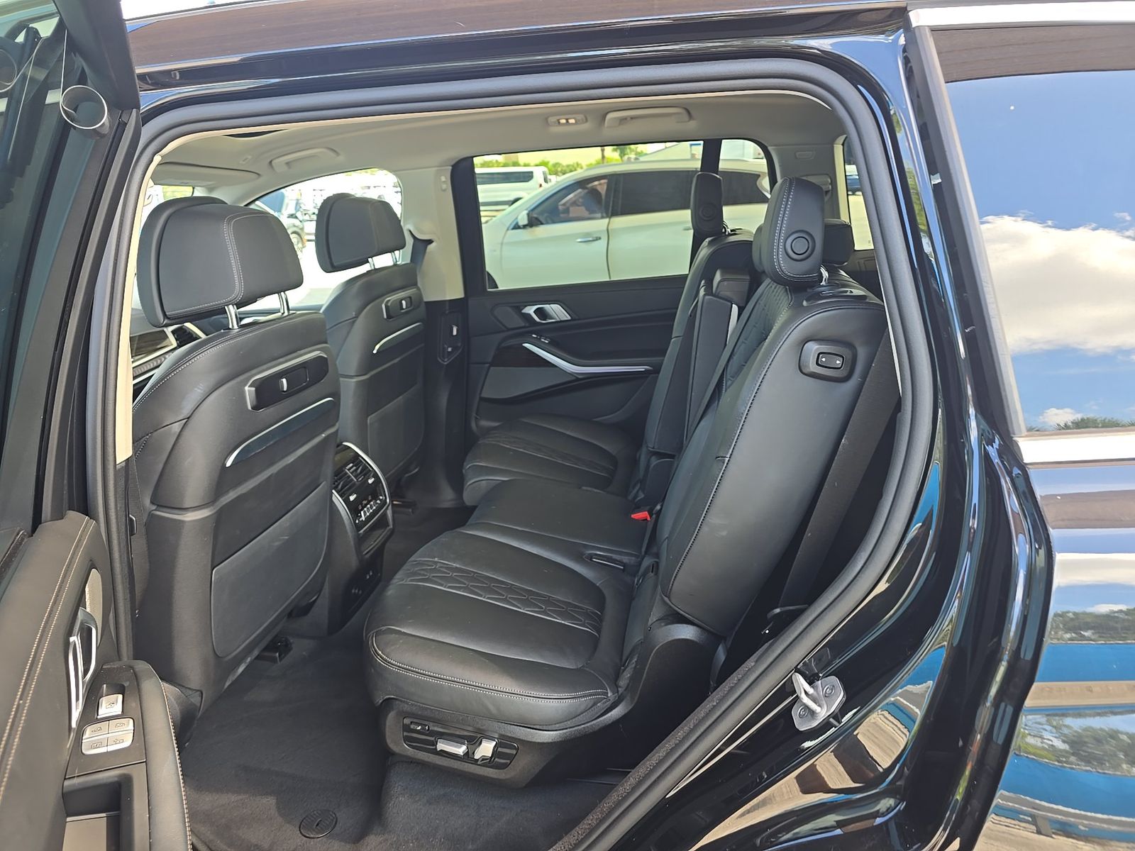 2025 BMW X7 xDrive40i AWD