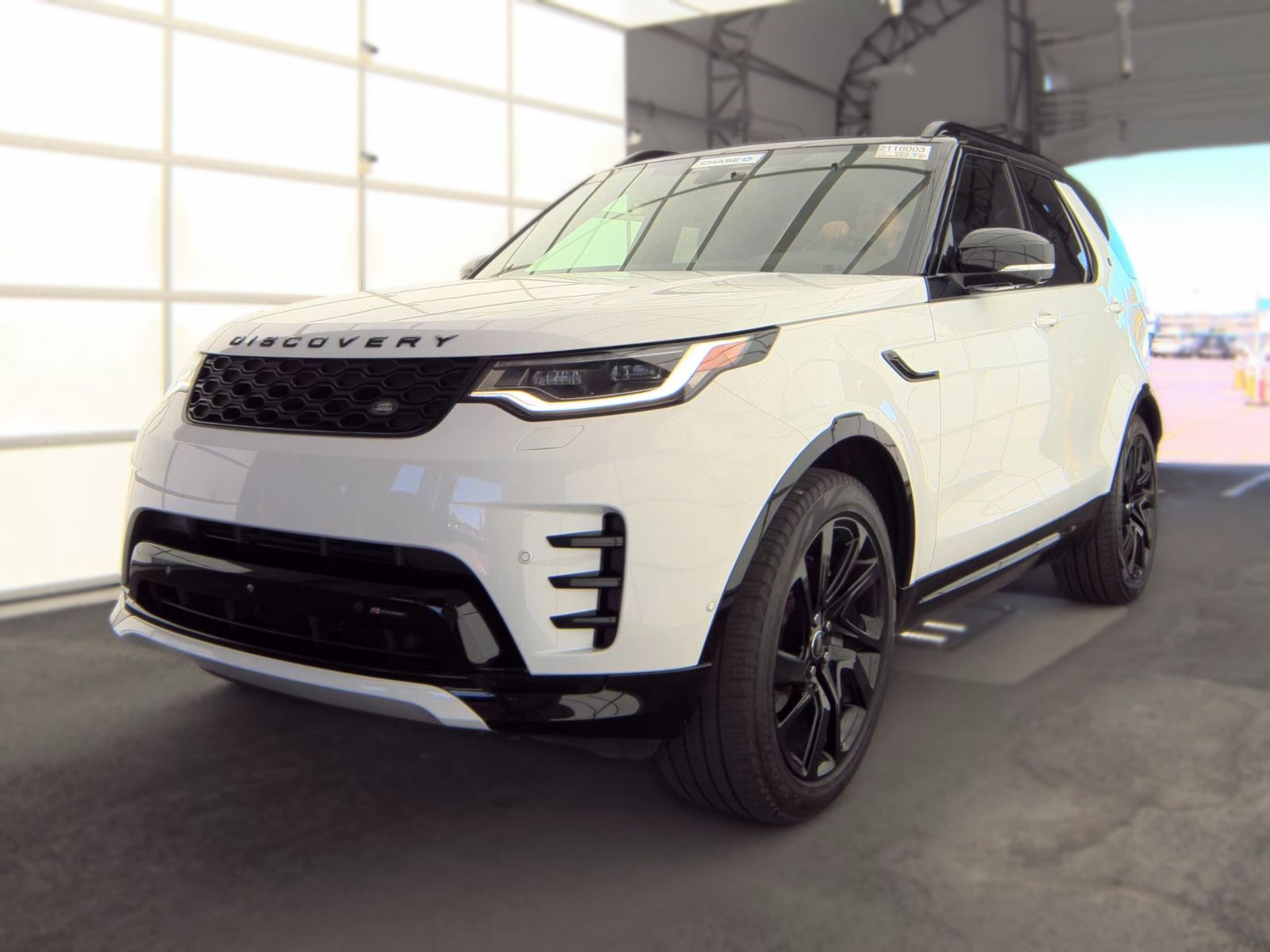 2023 Land Rover Discovery R-Dynamic S FWD