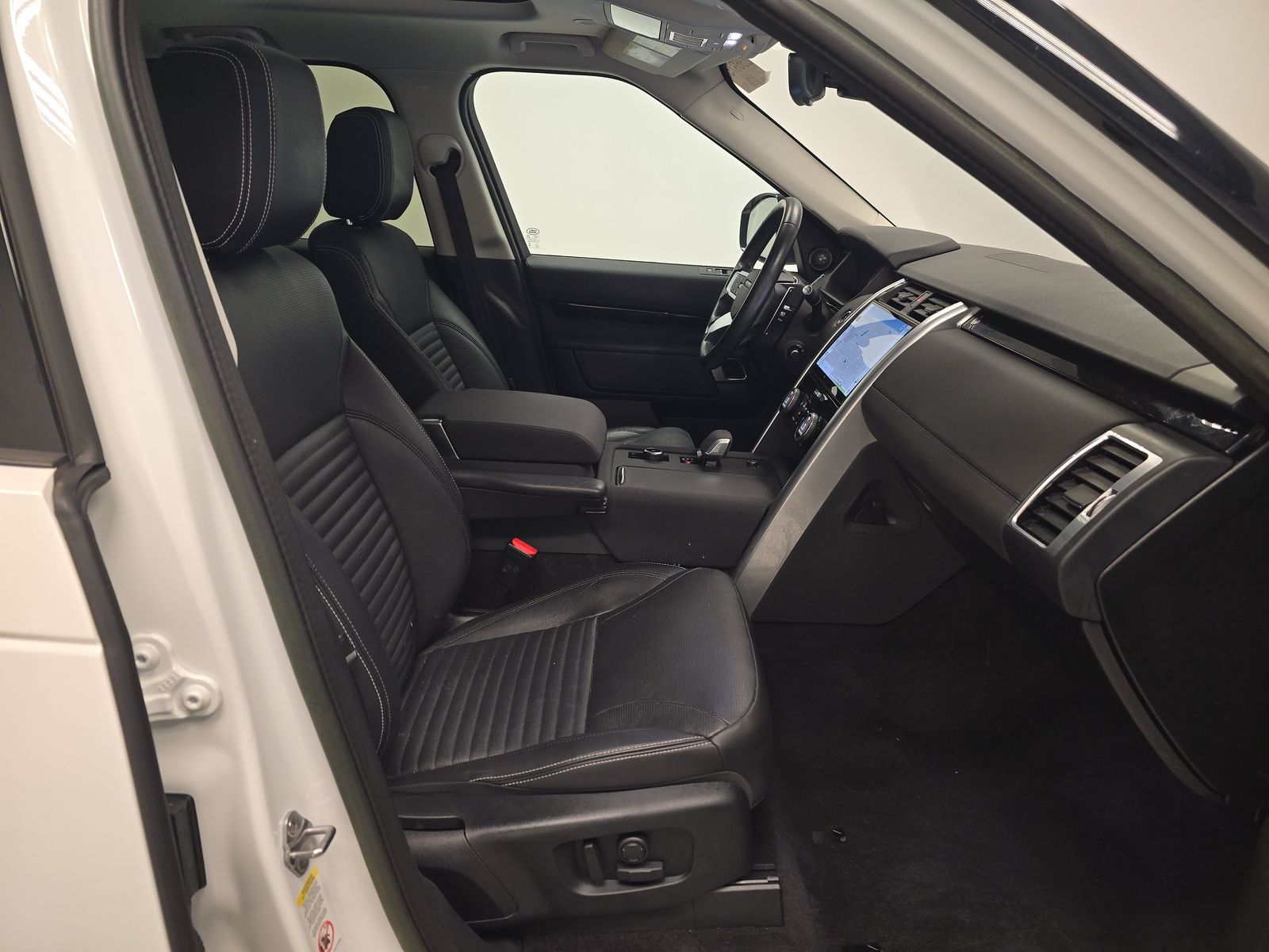 2023 Land Rover Discovery S FWD